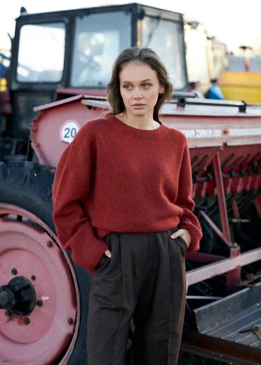 ZORIANA Crew-Neck Cashmere Sweater in Dark Orange NiSO