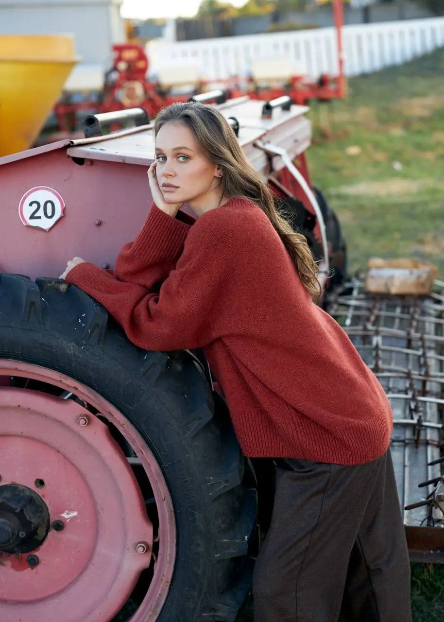 ZORIANA Crew-Neck Cashmere Sweater in Dark Orange NiSO