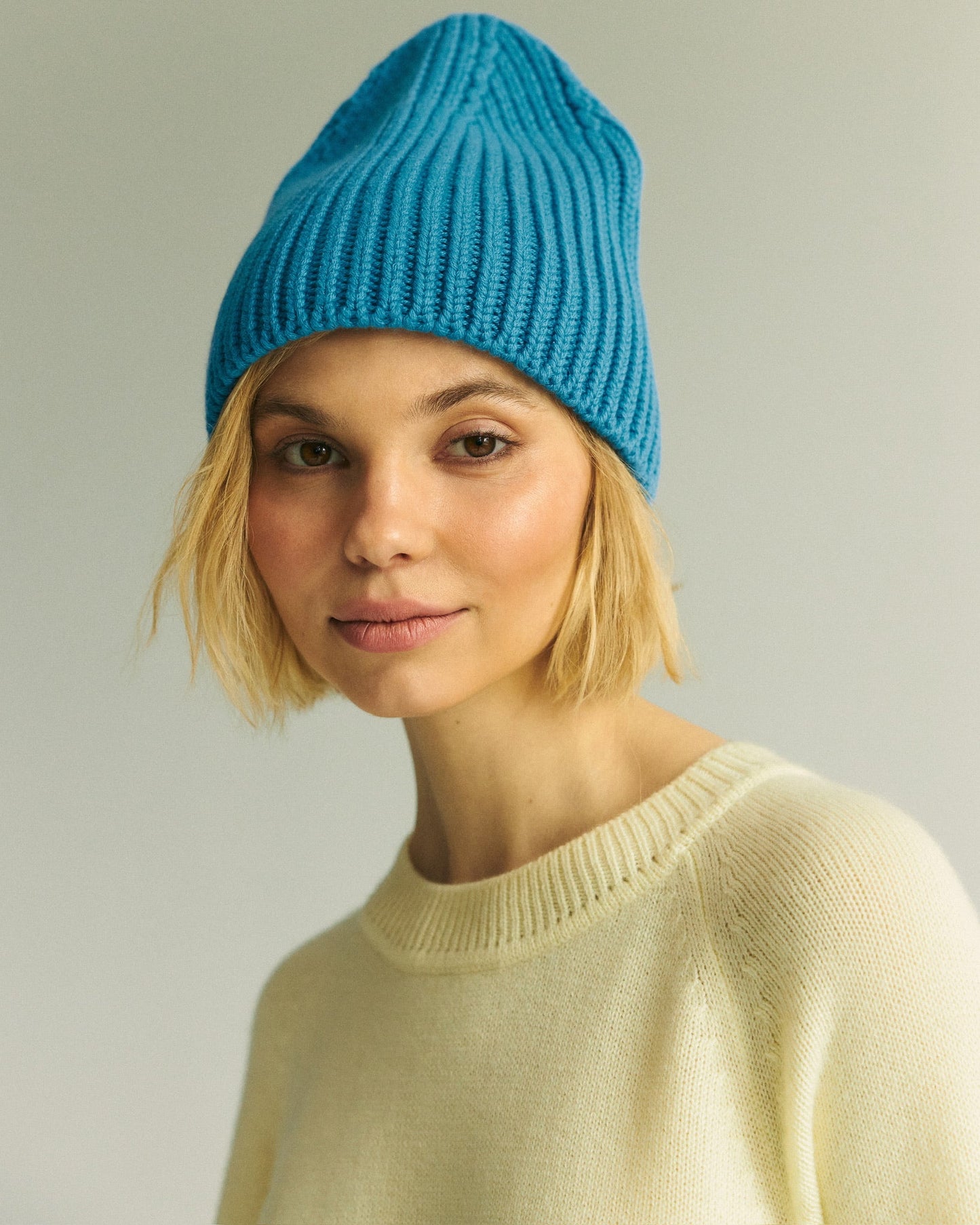 Pure Cashmere Beanie in Bright Blue - NiSO