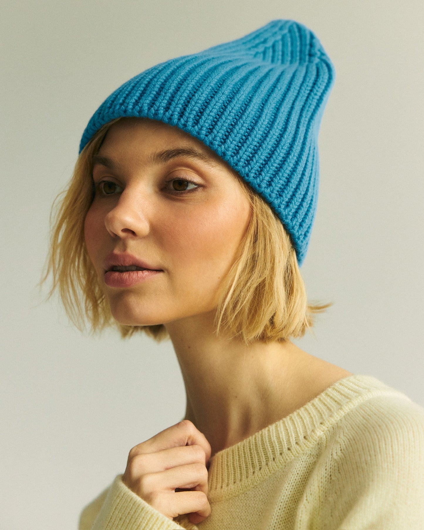 Pure Cashmere Beanie in Bright Blue - NiSO