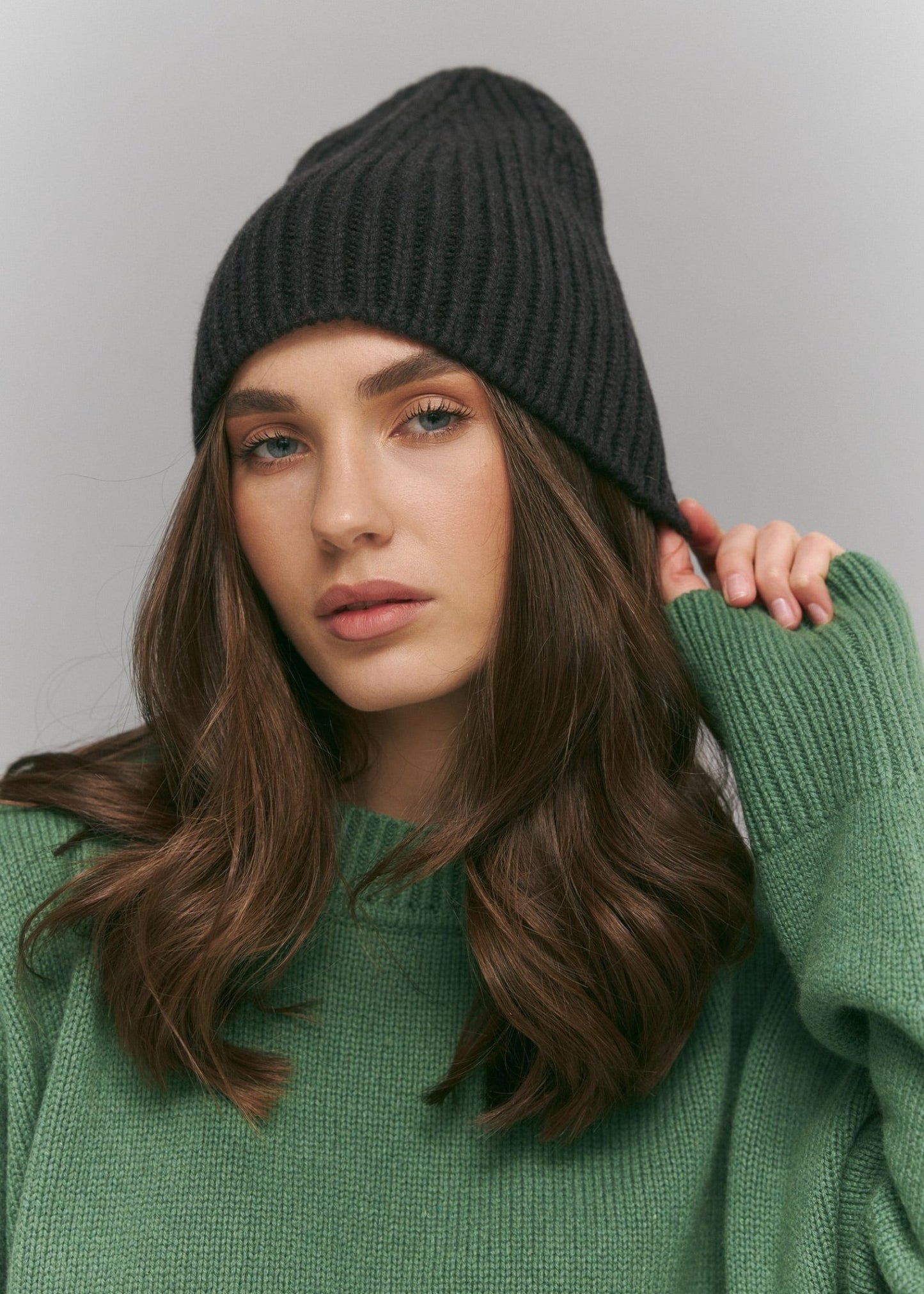 Pure Cashmere Beanie in Graphite Gray - NiSO