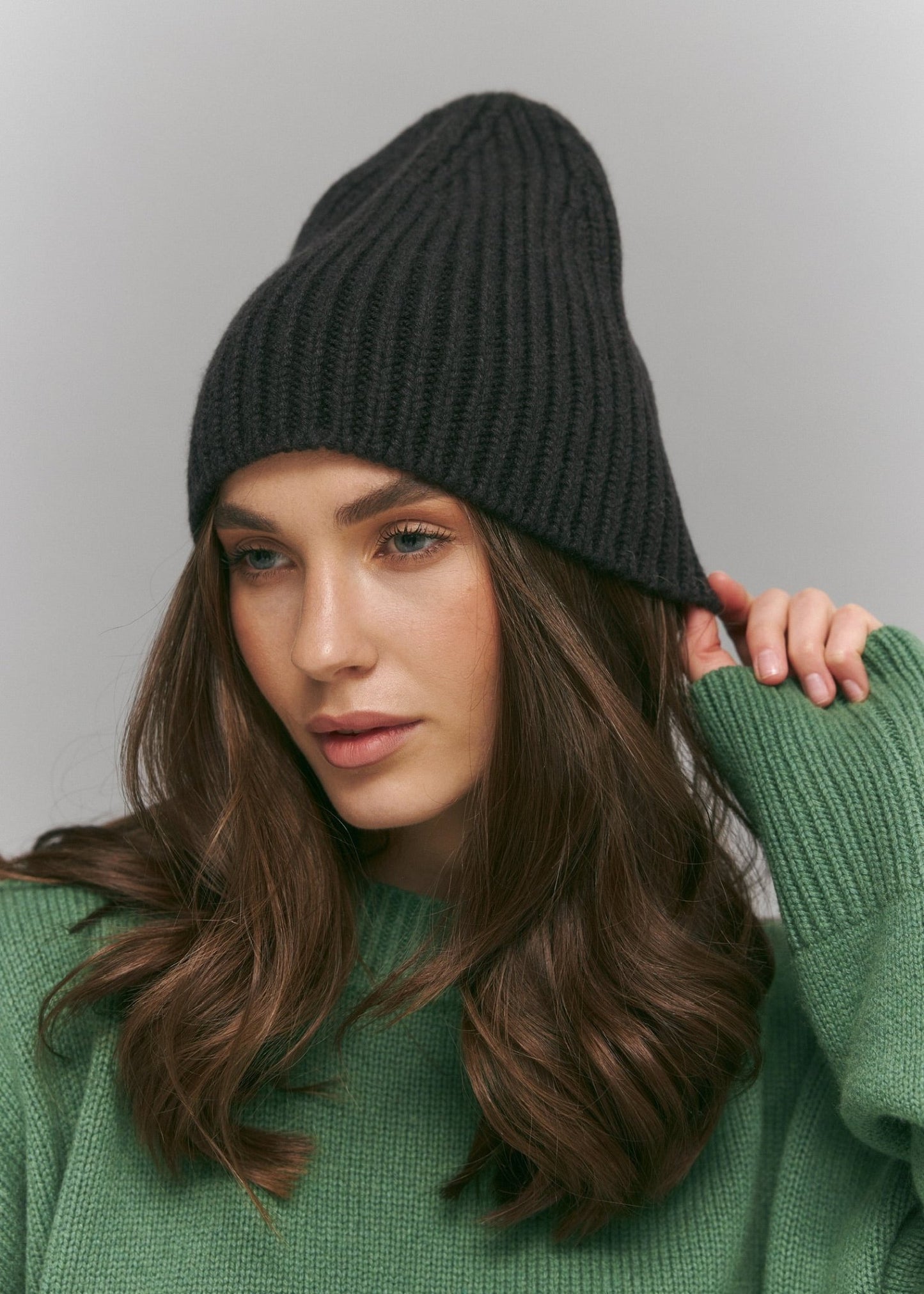 Pure Cashmere Beanie in Graphite Gray - NiSO