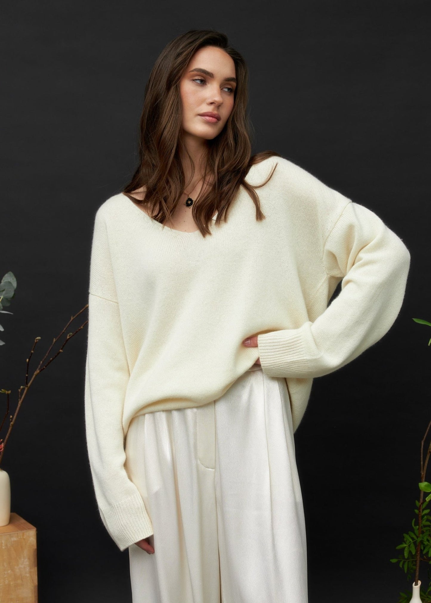 ZHADANA V-Neck Cashmere Sweater in White - SweaterNiSO