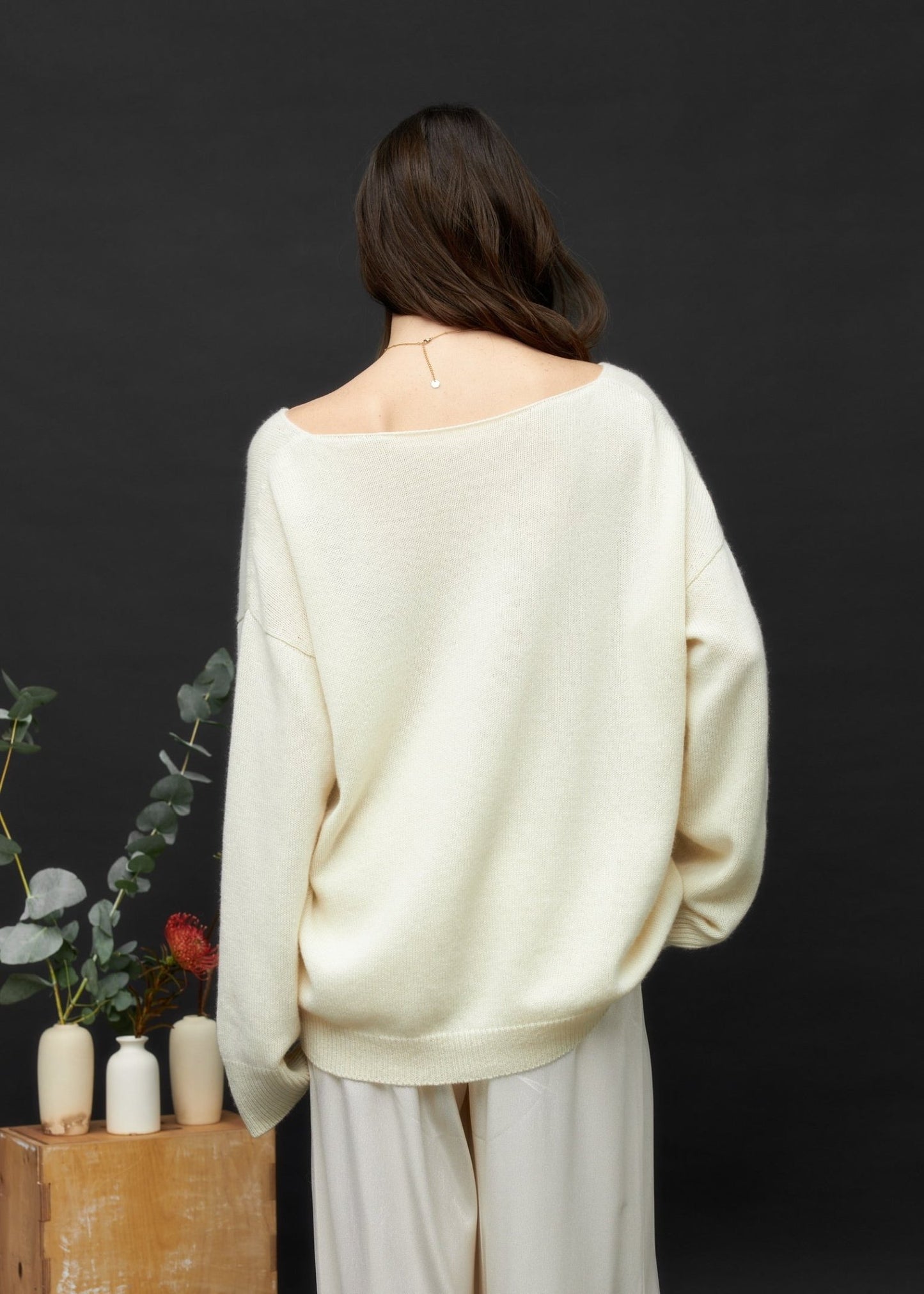 ZHADANA V-Neck Cashmere Sweater in White - SweaterNiSO