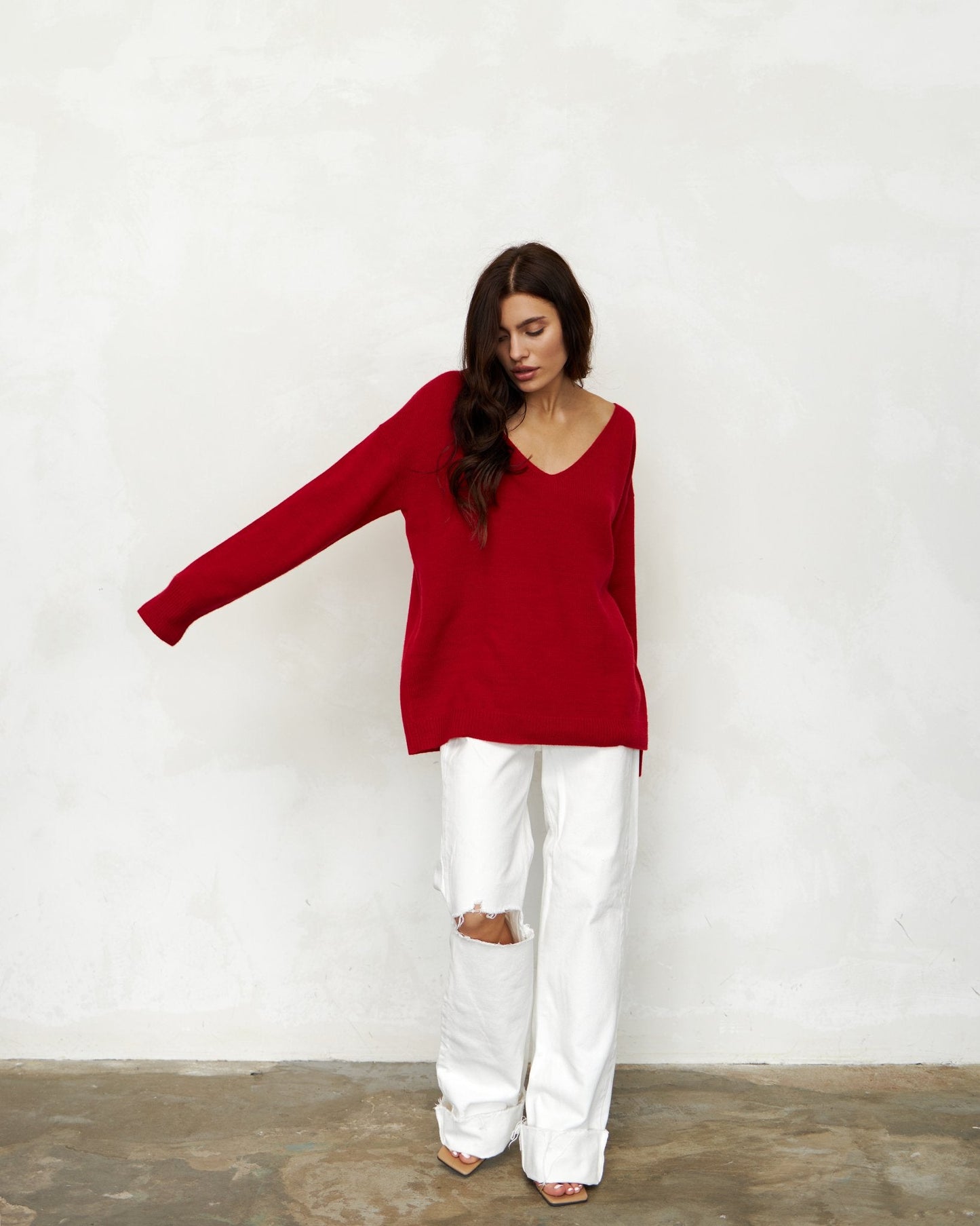 ZHADANA V - Neck Cashmere Sweater in Red - NiSO