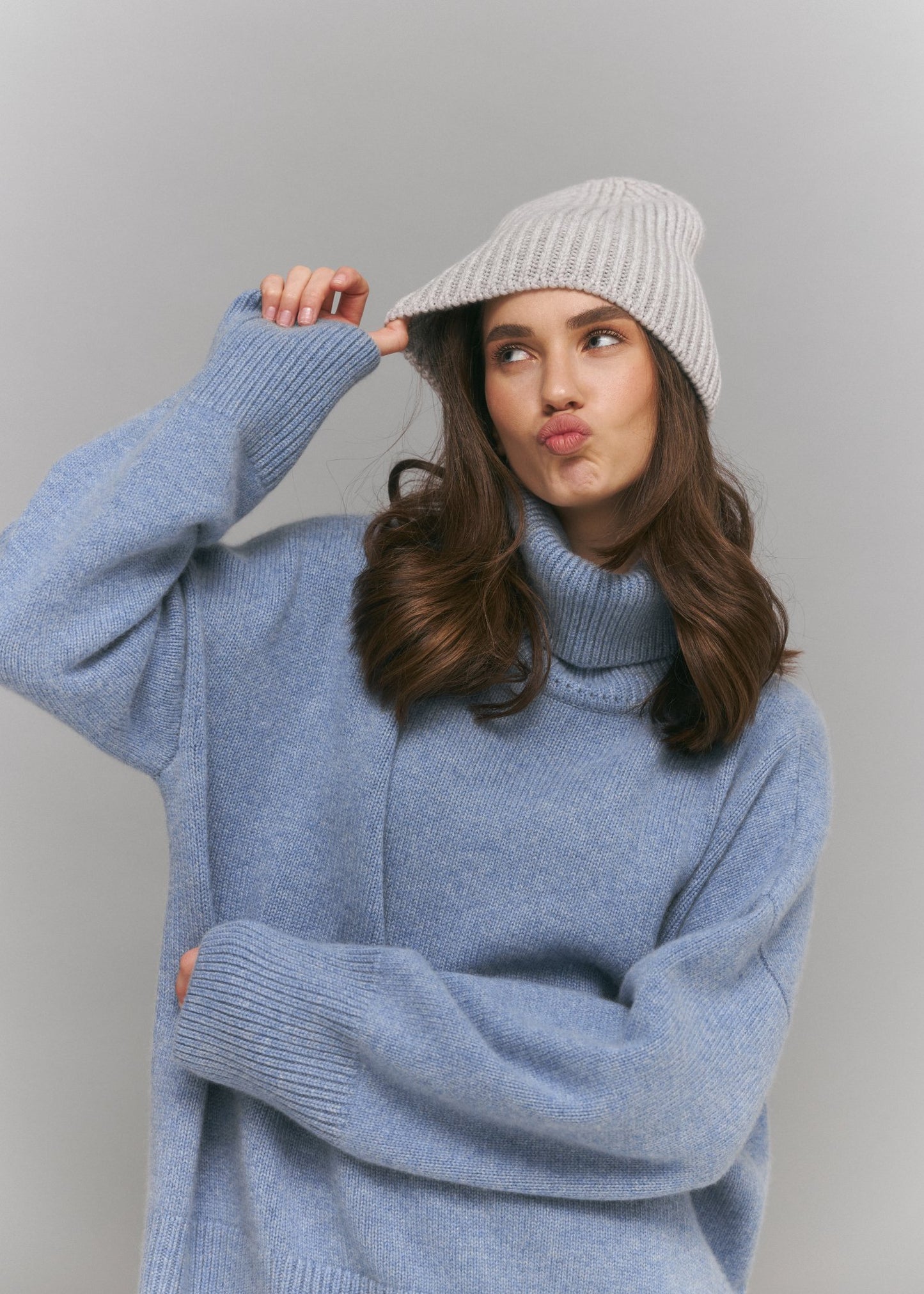 Ribbed Cashmere Beanie in Chalk Melange