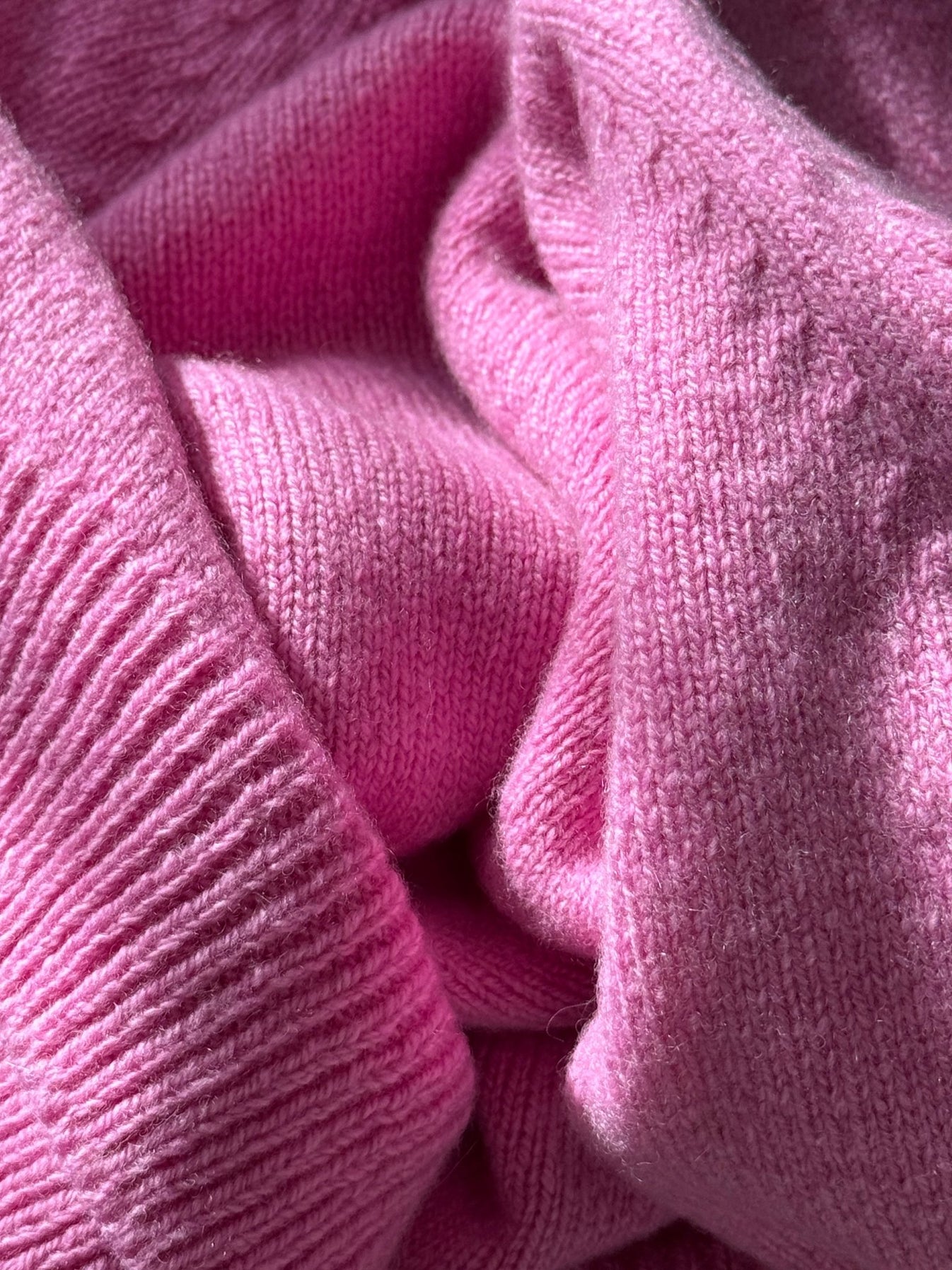 Lightweight Cashmere T-Shirt in Candy Pink - NiSO - T-Shirt