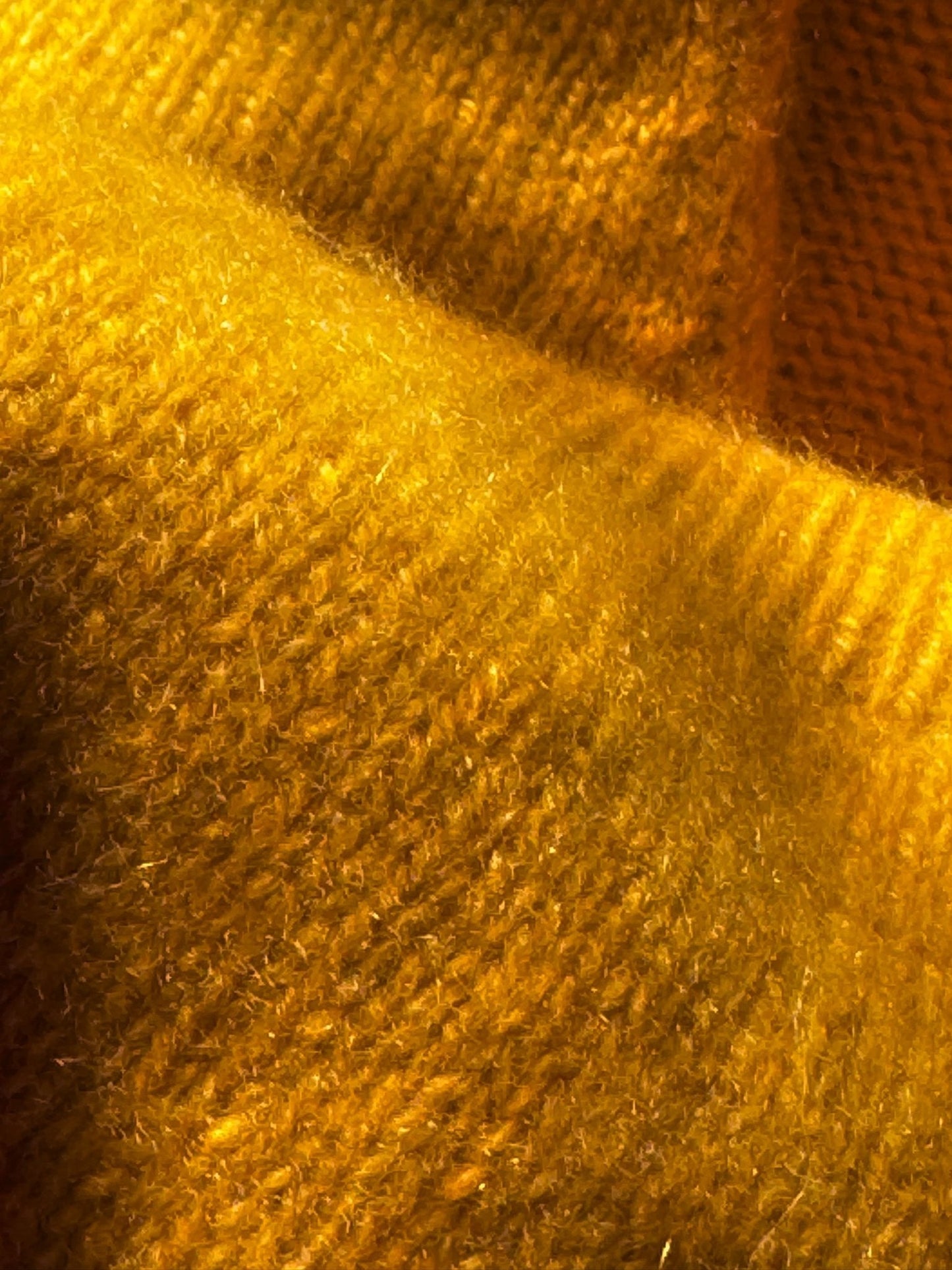 ZHADANA V-Neck Cashmere Sweater in Yellow NiSO
