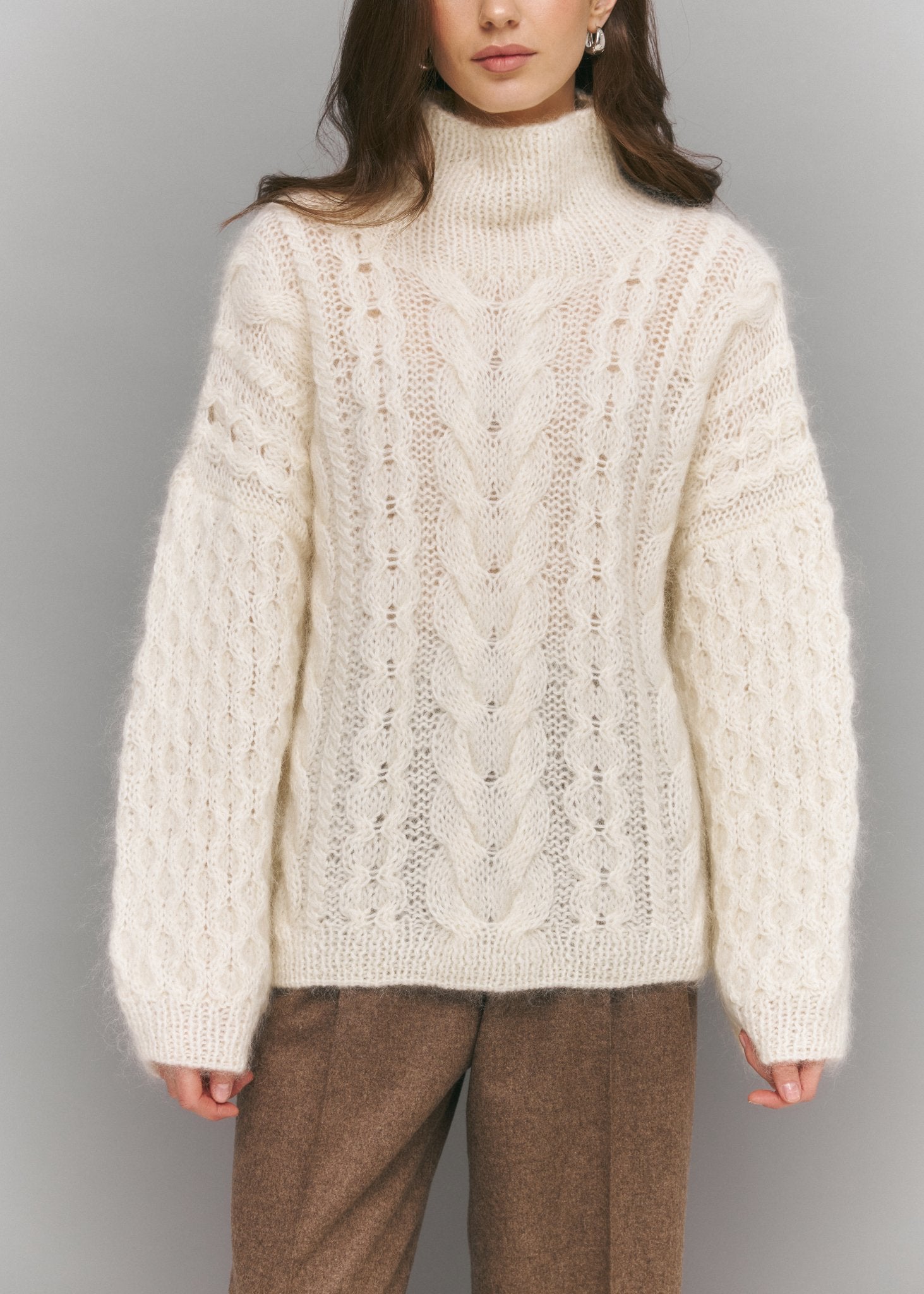 Handcrafted Kidmohair Cable - knit Turtleneck Sweater in White - NiSO