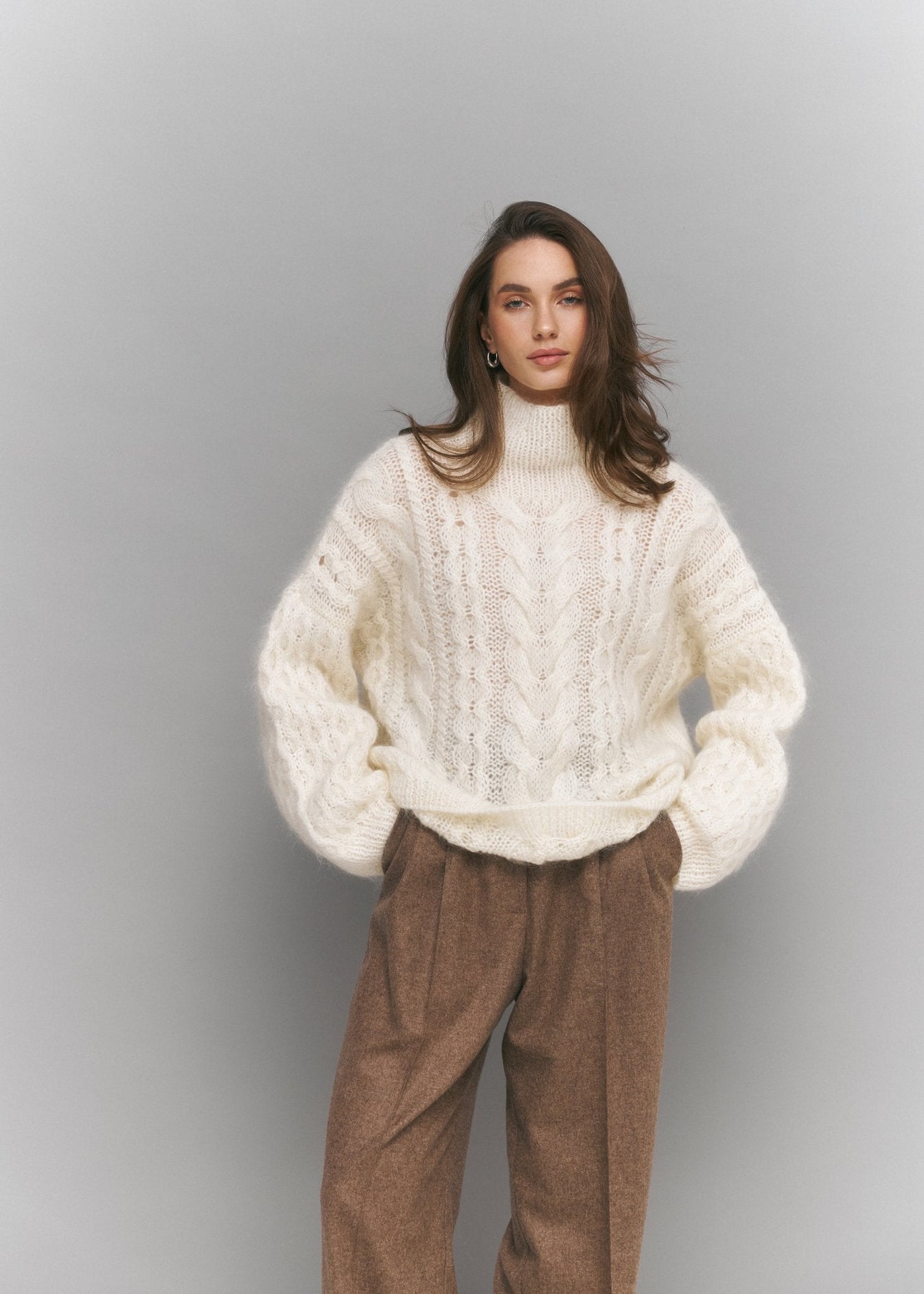 Handcrafted Kidmohair Cable - knit Turtleneck Sweater in White - NiSO
