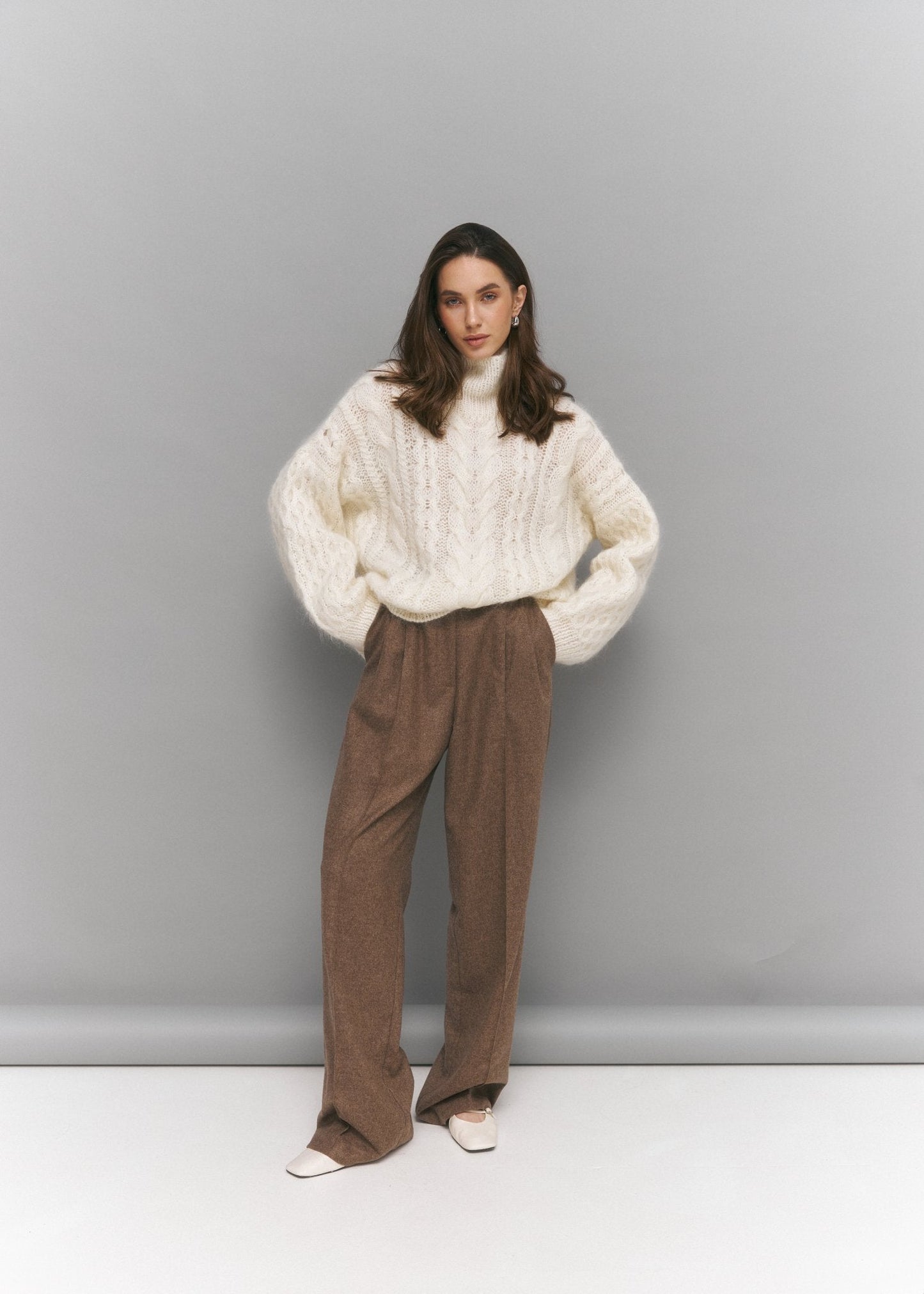 Handcrafted Kidmohair Cable - knit Turtleneck Sweater in White - NiSO