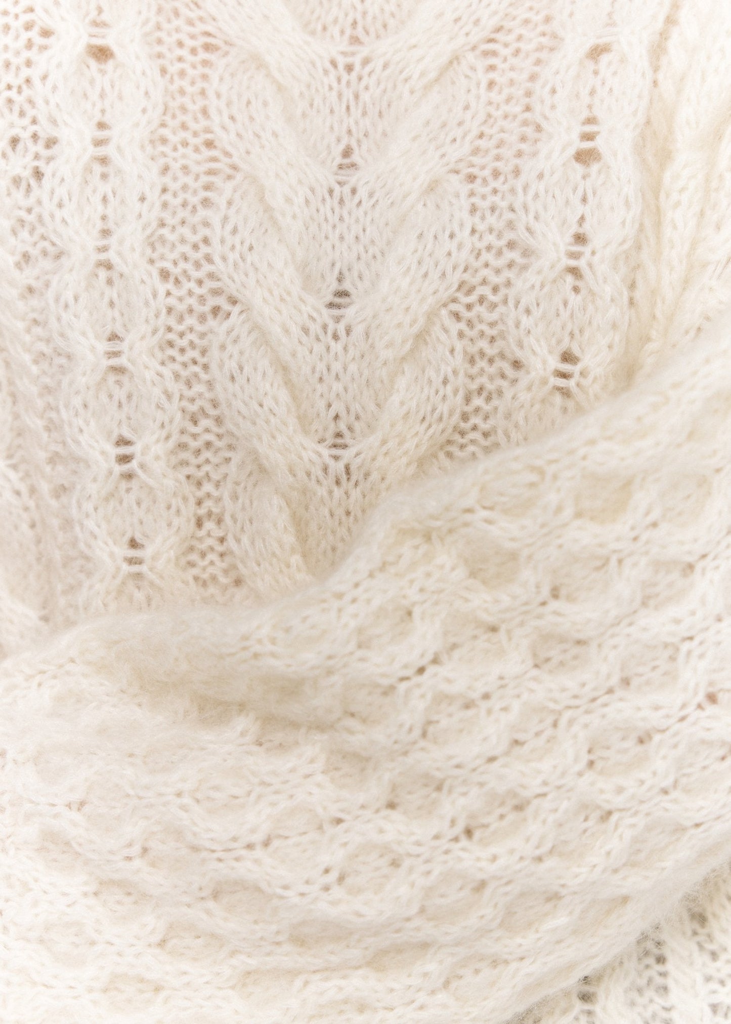 Handcrafted Kidmohair Cable - knit Turtleneck Sweater in White - NiSO