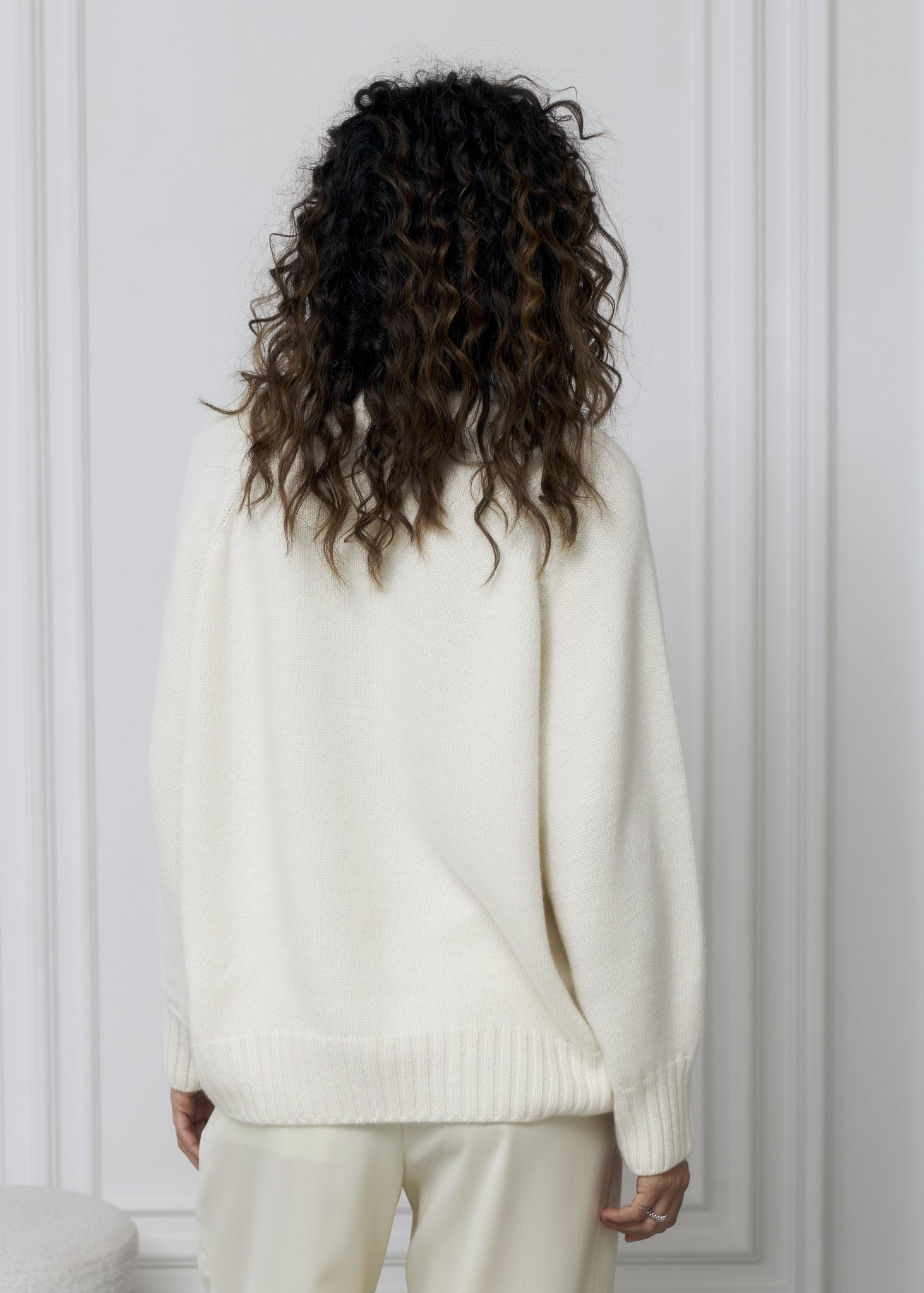 LYBID Crew - Neck Cashmere Sweater in White - NiSO