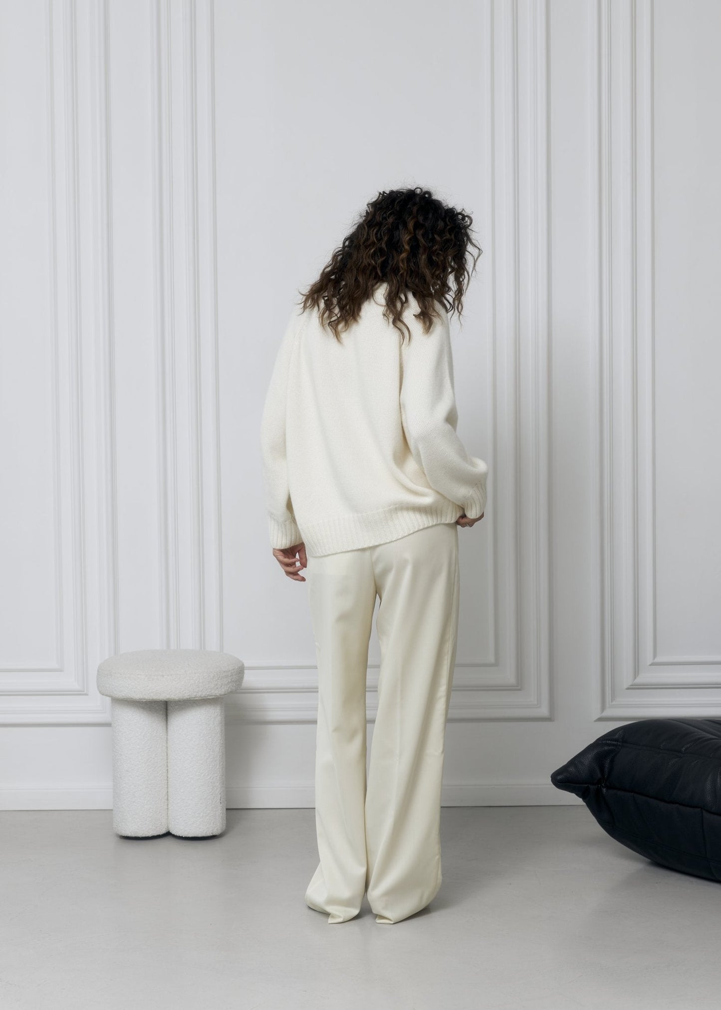 LYBID Crew - Neck Cashmere Sweater in White - NiSO