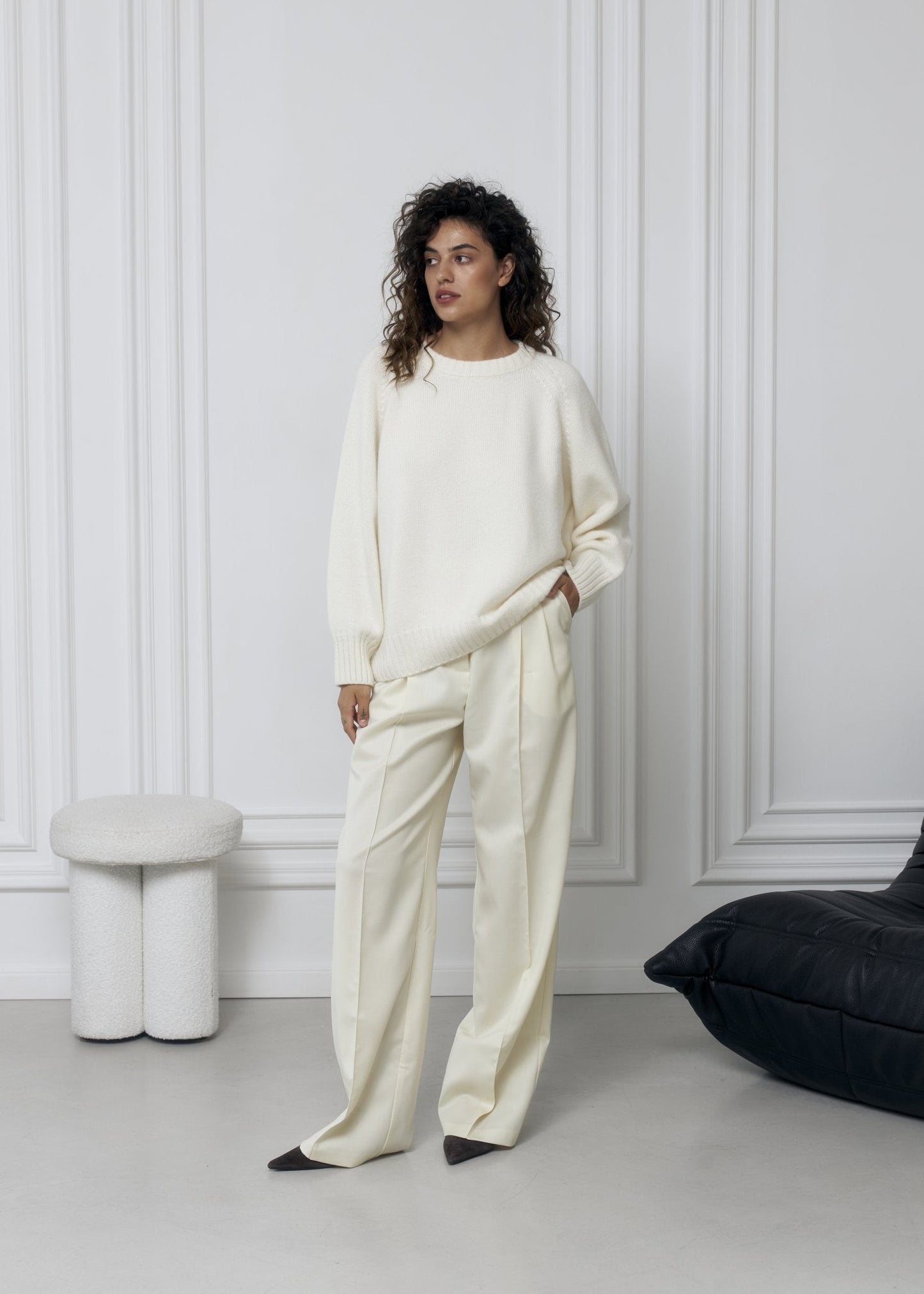 LYBID Crew - Neck Cashmere Sweater in White - NiSO