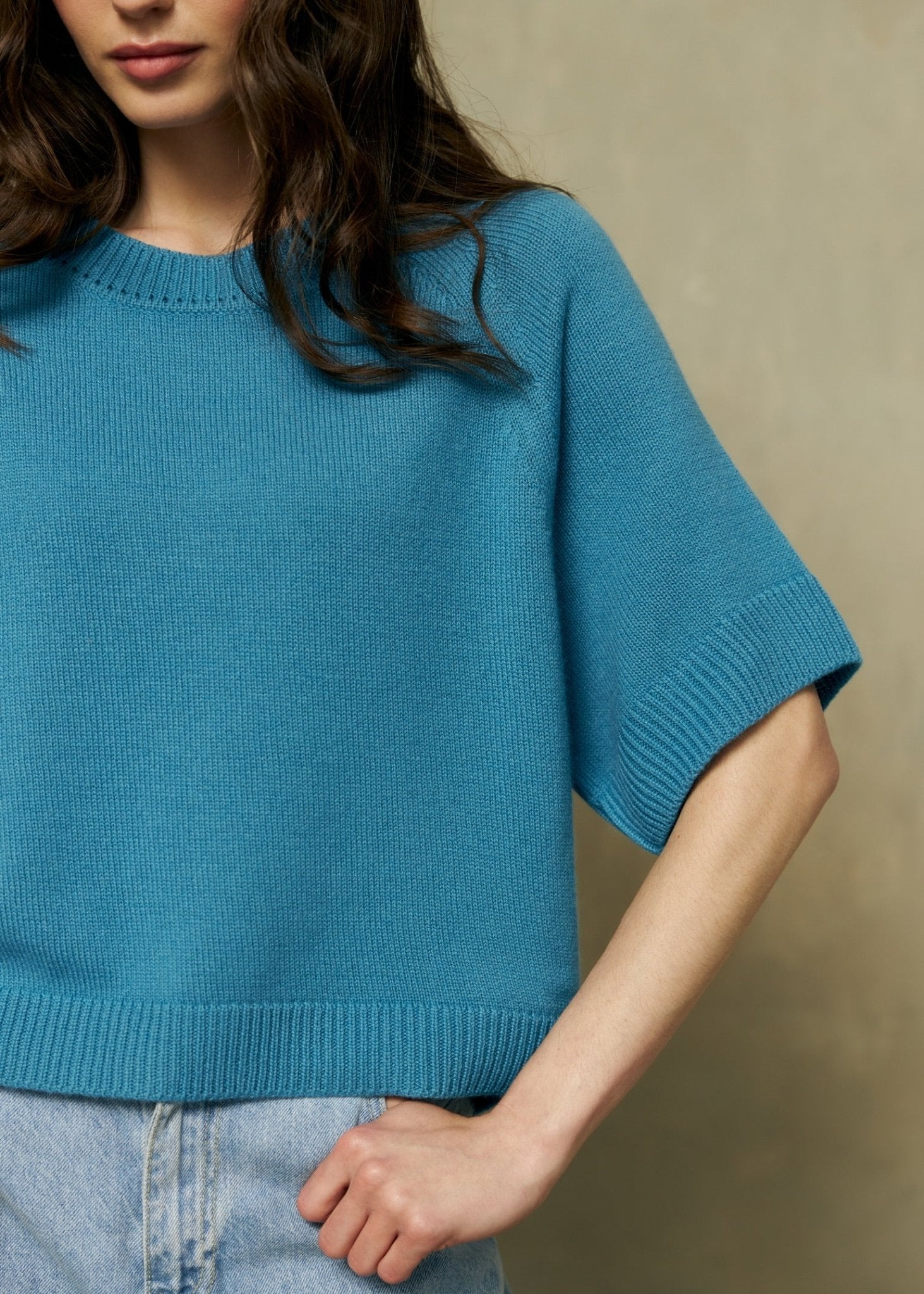 Lightweight Cashmere T-Shirt in Bright Blue - NiSO