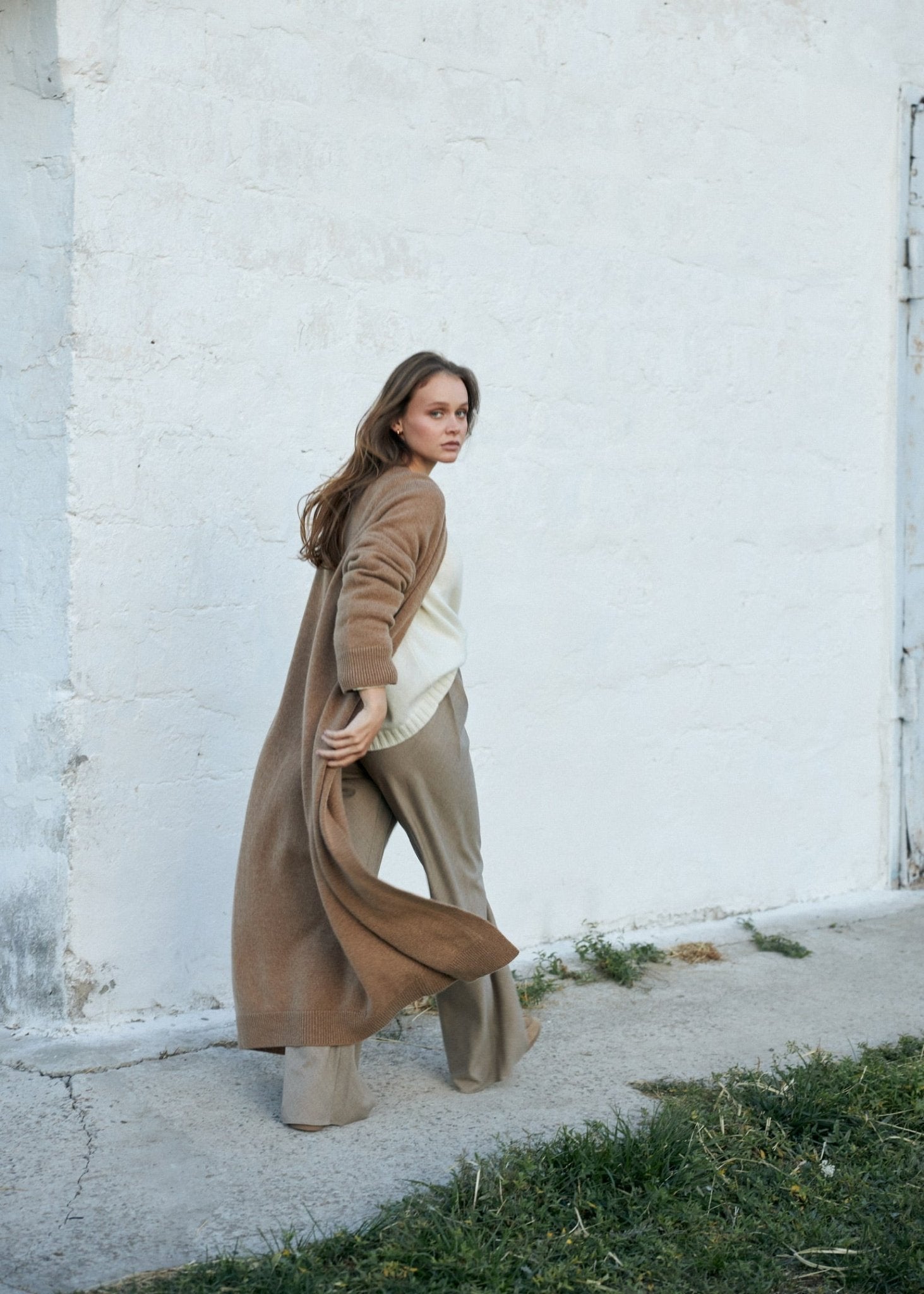Long 100% Cashmere Cardigan with Belt in Camel - NiSO