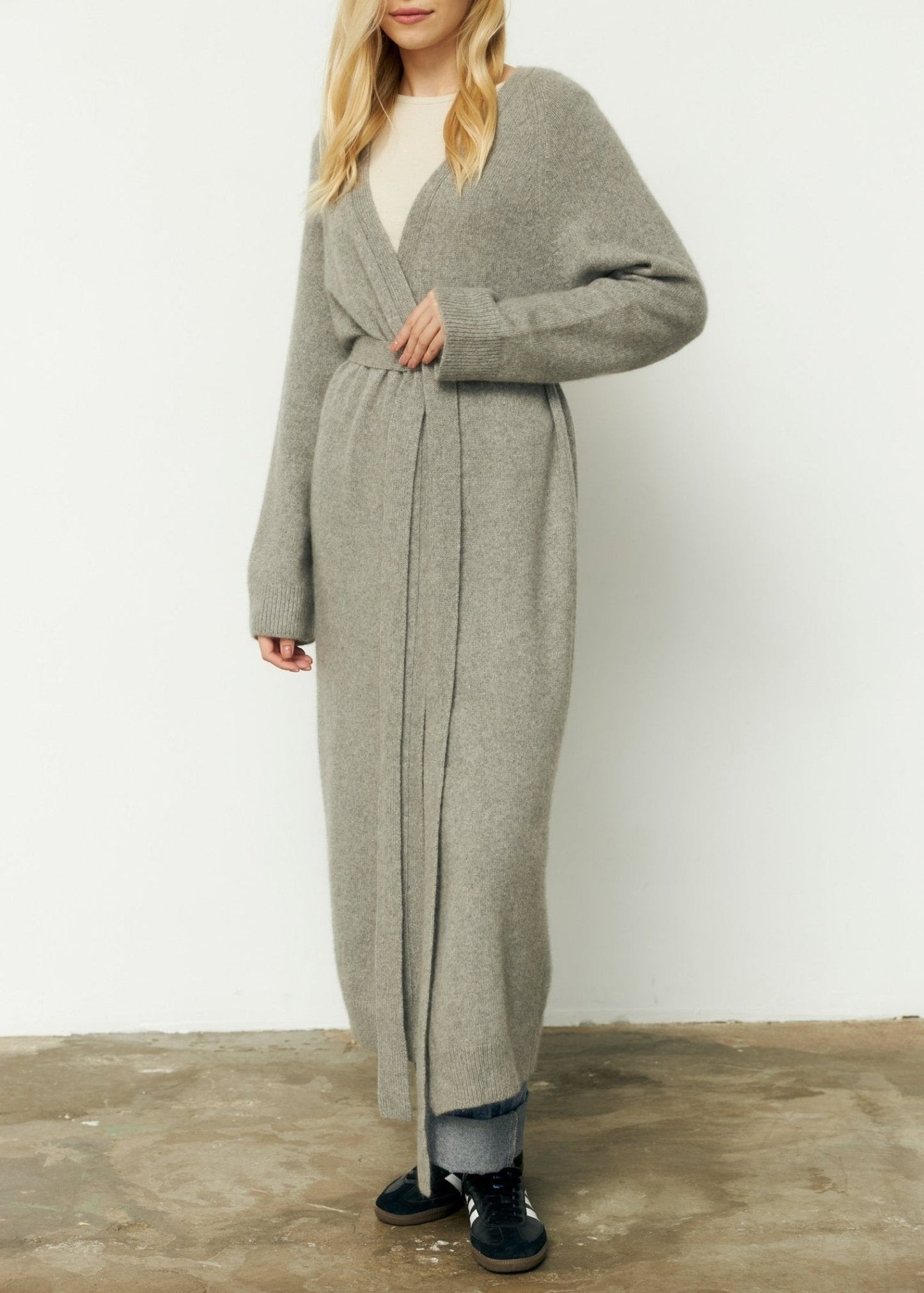 Long 100% Cashmere Cardigan with Belt in Gray - NiSO