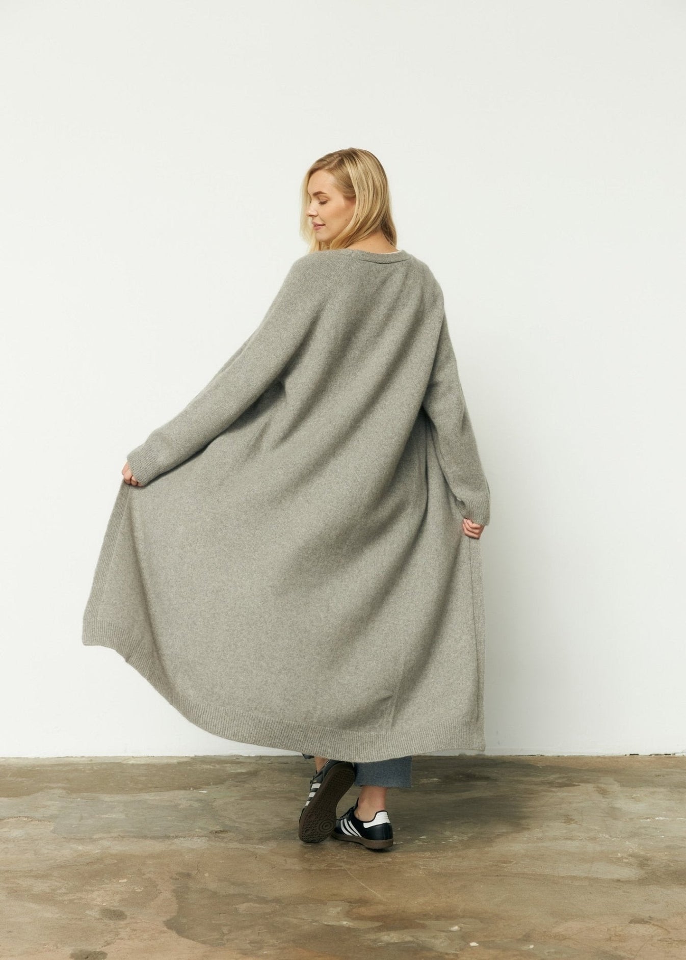 Long 100% Cashmere Cardigan with Belt in Gray - NiSO
