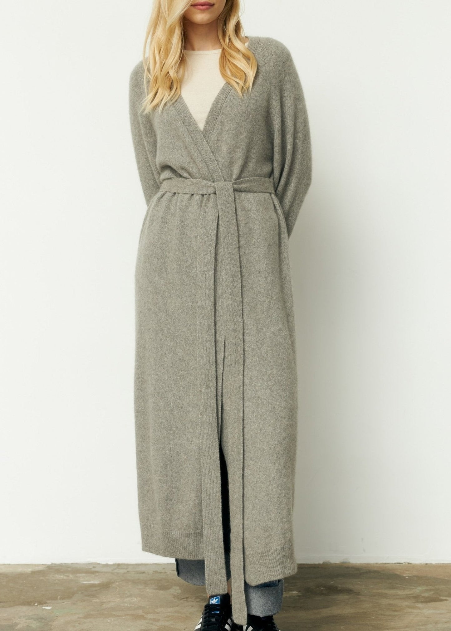 Long 100% Cashmere Cardigan with Belt in Gray - NiSO