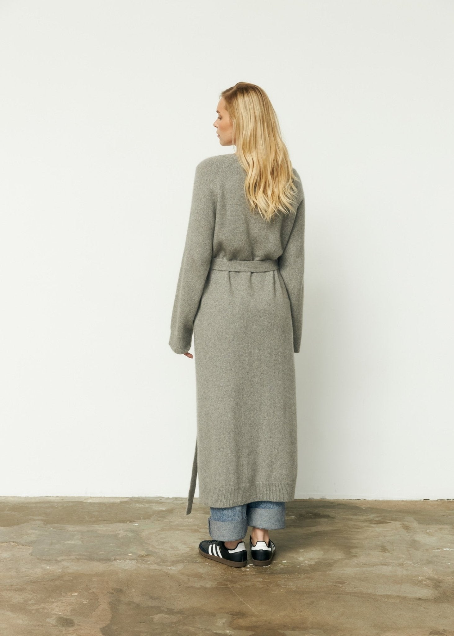 Long 100% Cashmere Cardigan with Belt in Gray - NiSO