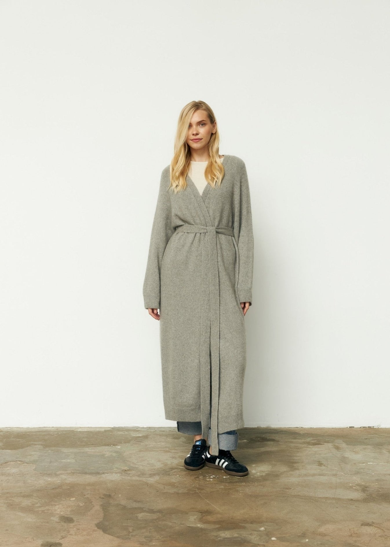 Long 100% Cashmere Cardigan with Belt in Gray - NiSO