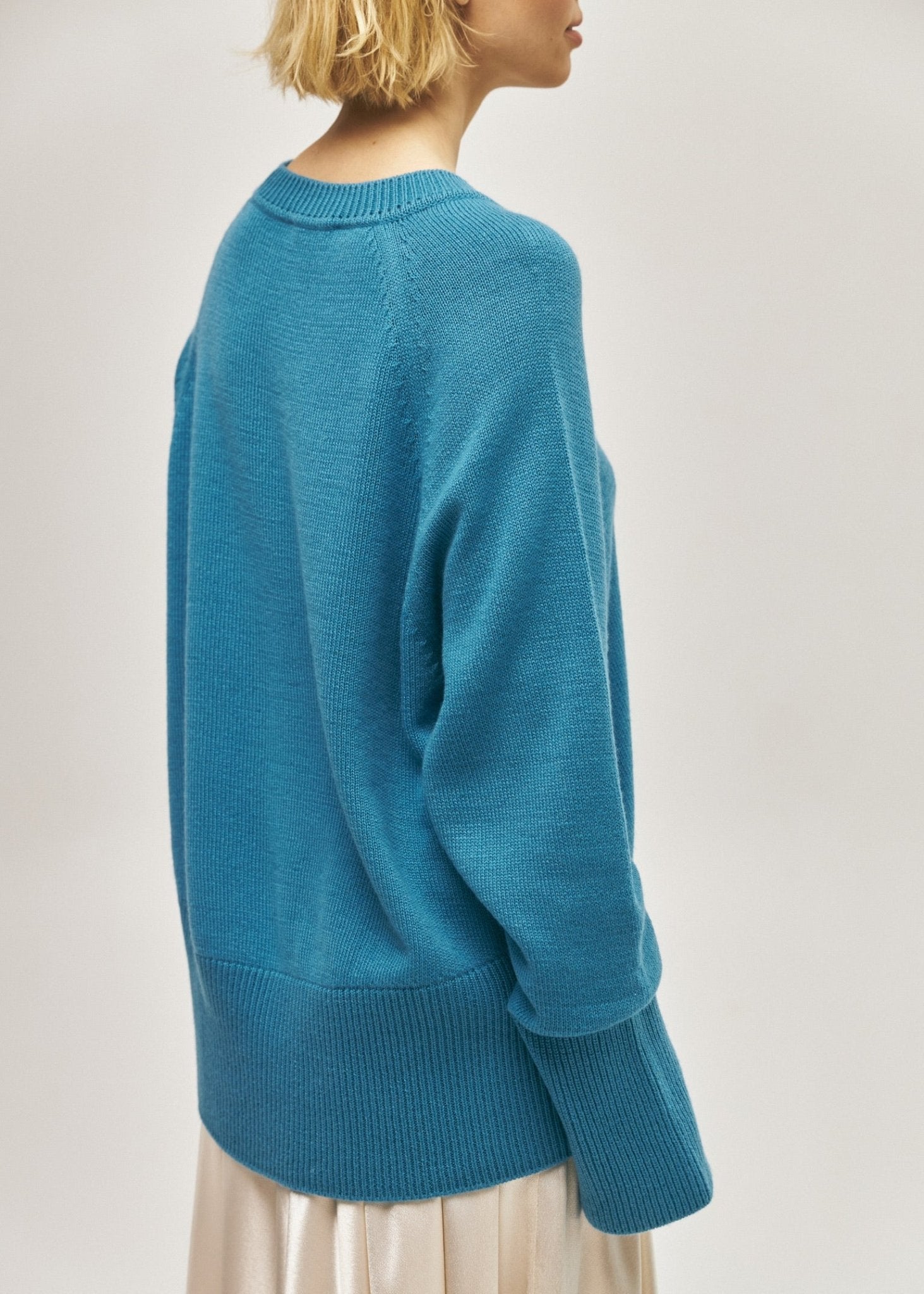 Crew - Neck 100% Cashmere Long Sweater in Blue - NiSO