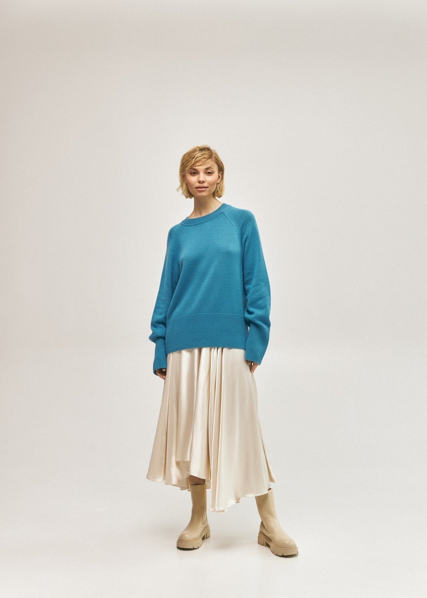 Crew - Neck 100% Cashmere Long Sweater in Blue - NiSO