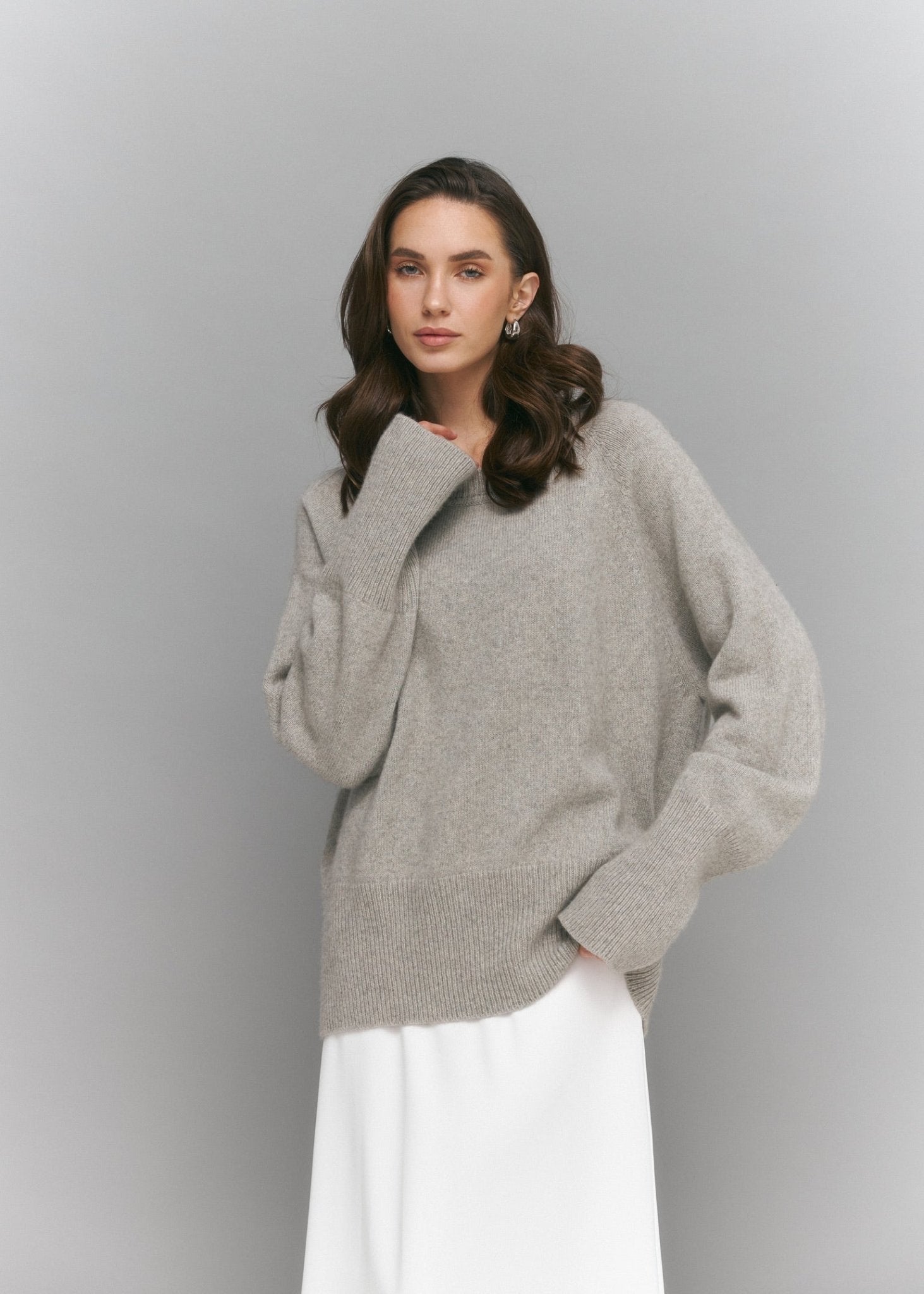 Crew - Neck 100% Cashmere Long Sweater in Gray - NiSO