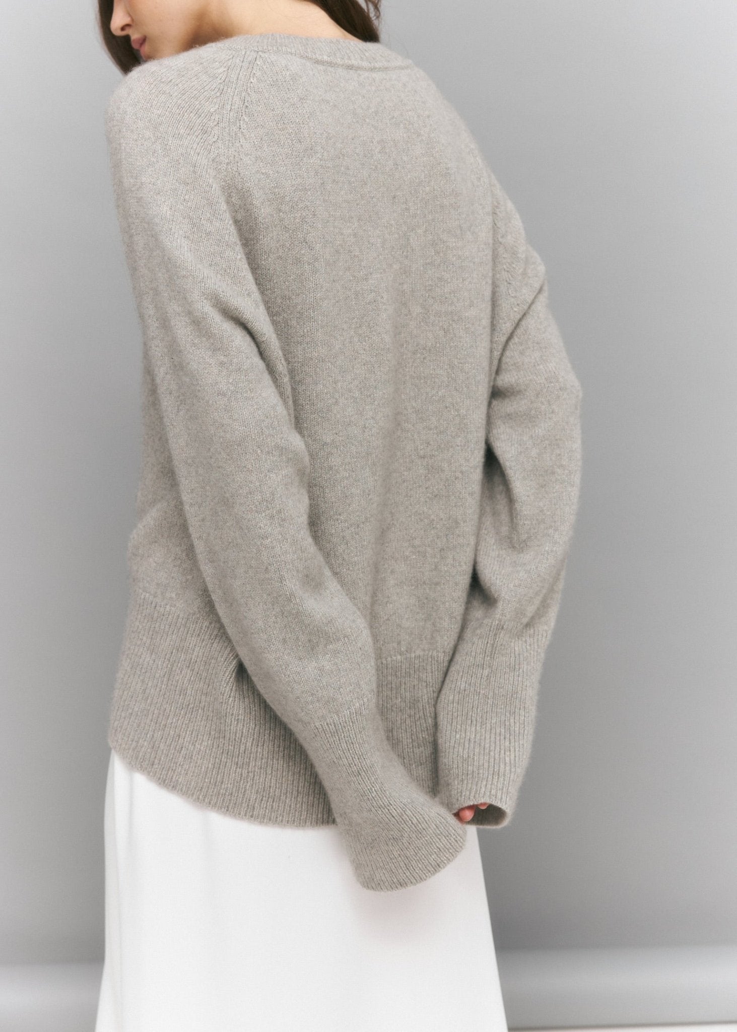 Crew - Neck 100% Cashmere Long Sweater in Gray - NiSO