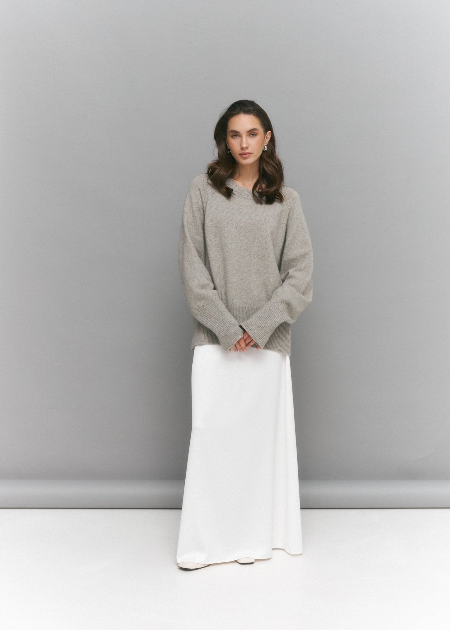 Crew - Neck 100% Cashmere Long Sweater in Gray - NiSO