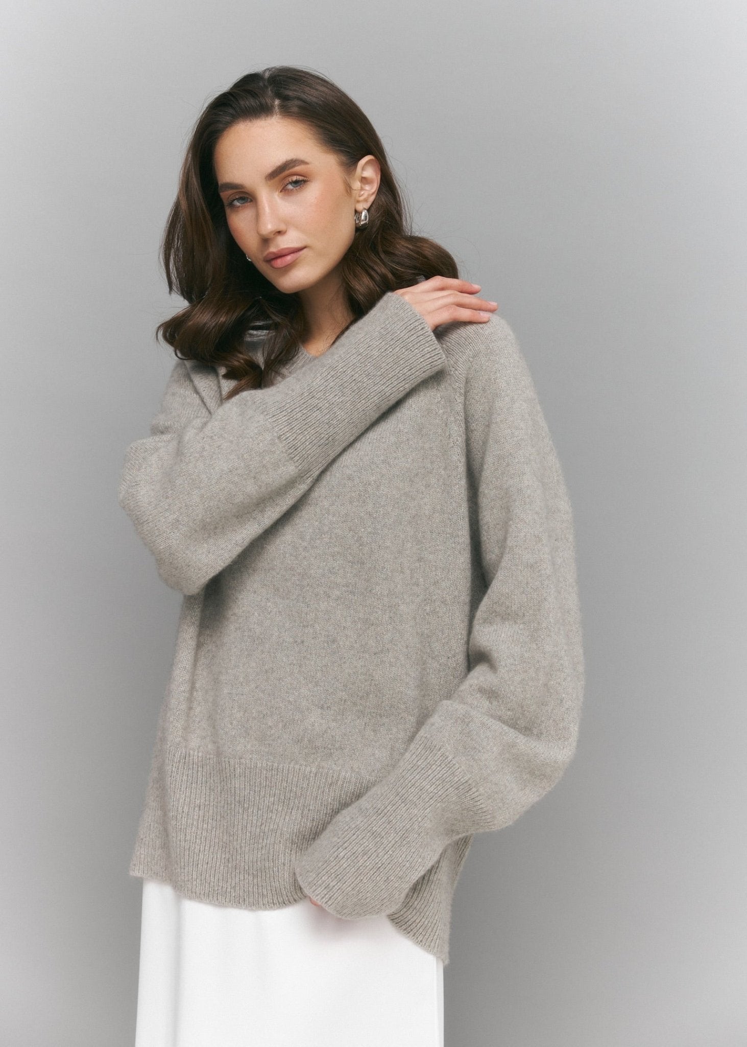 Crew - Neck 100% Cashmere Long Sweater in Gray - NiSO