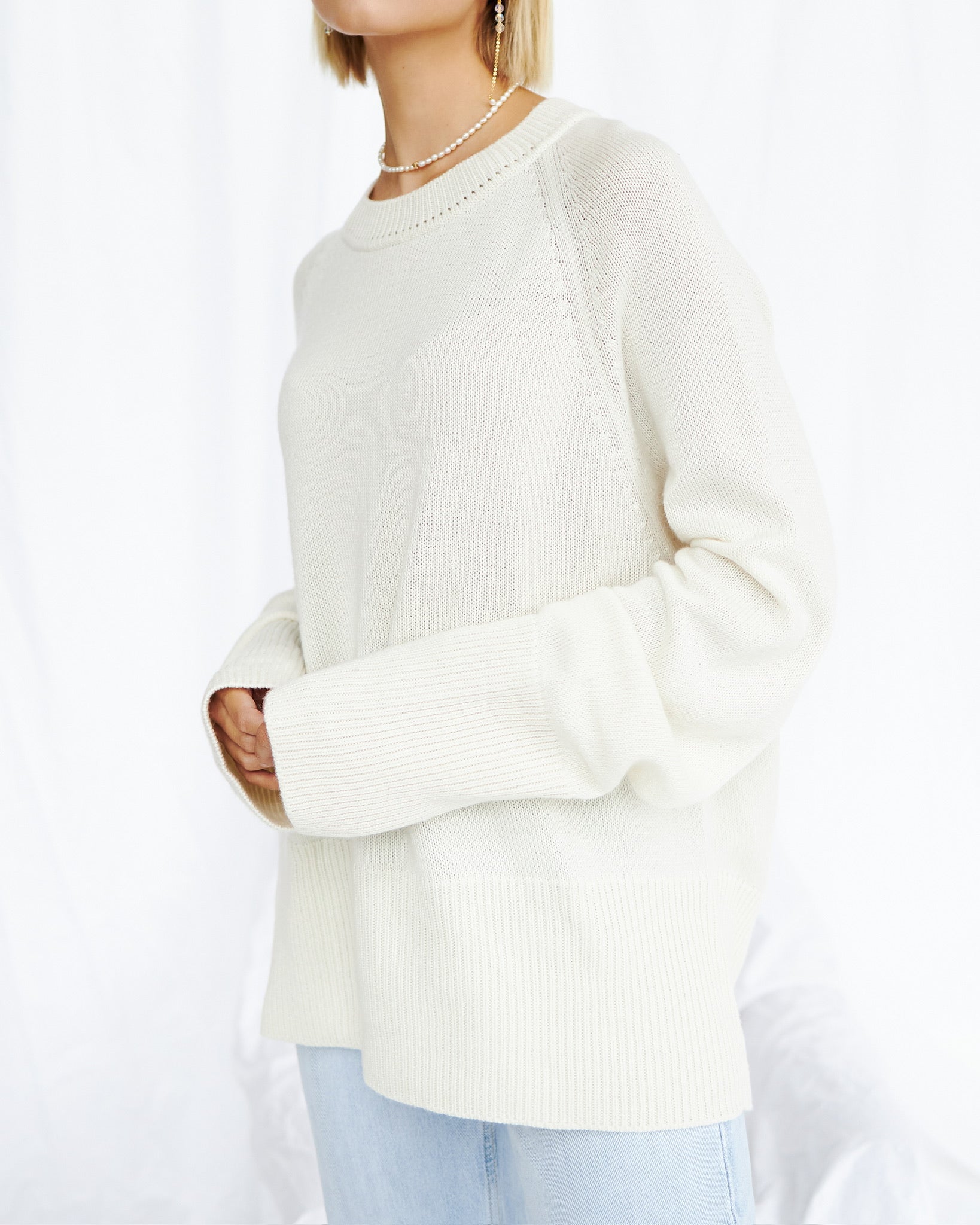 Crew - Neck 100% Cashmere Long Sweater in White - NiSO
