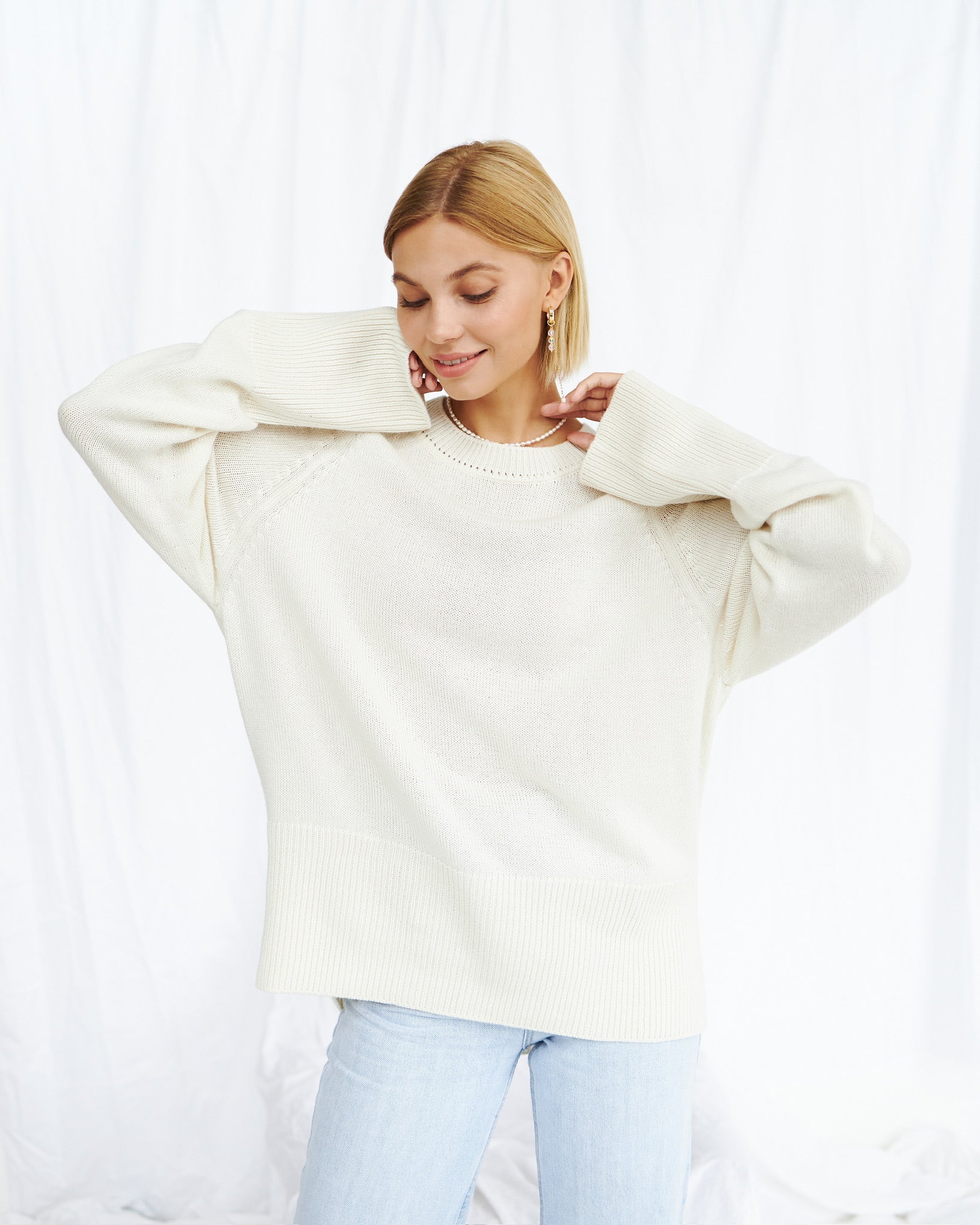 Crew - Neck 100% Cashmere Long Sweater in White - NiSO