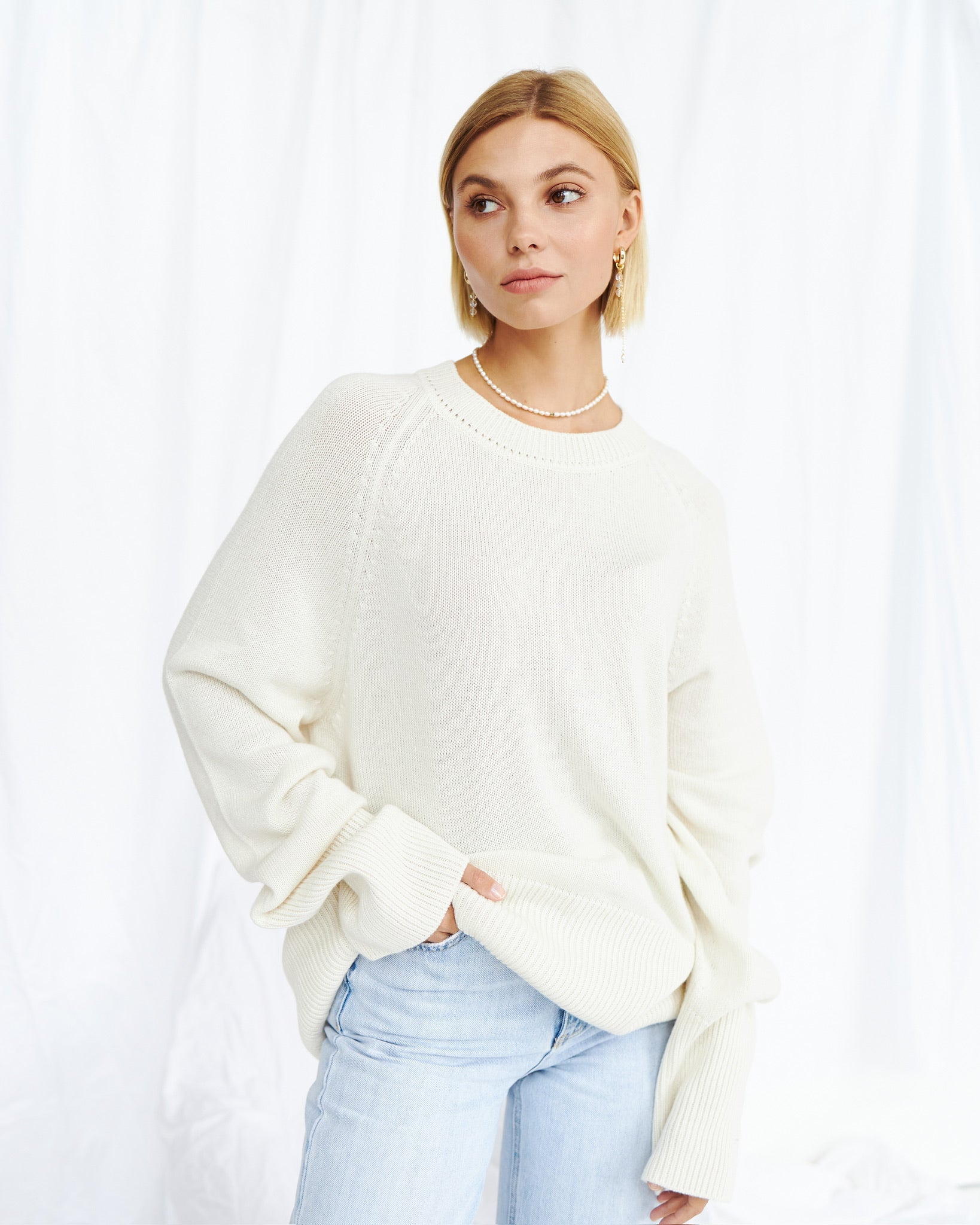 Crew - Neck 100% Cashmere Long Sweater in White - NiSO