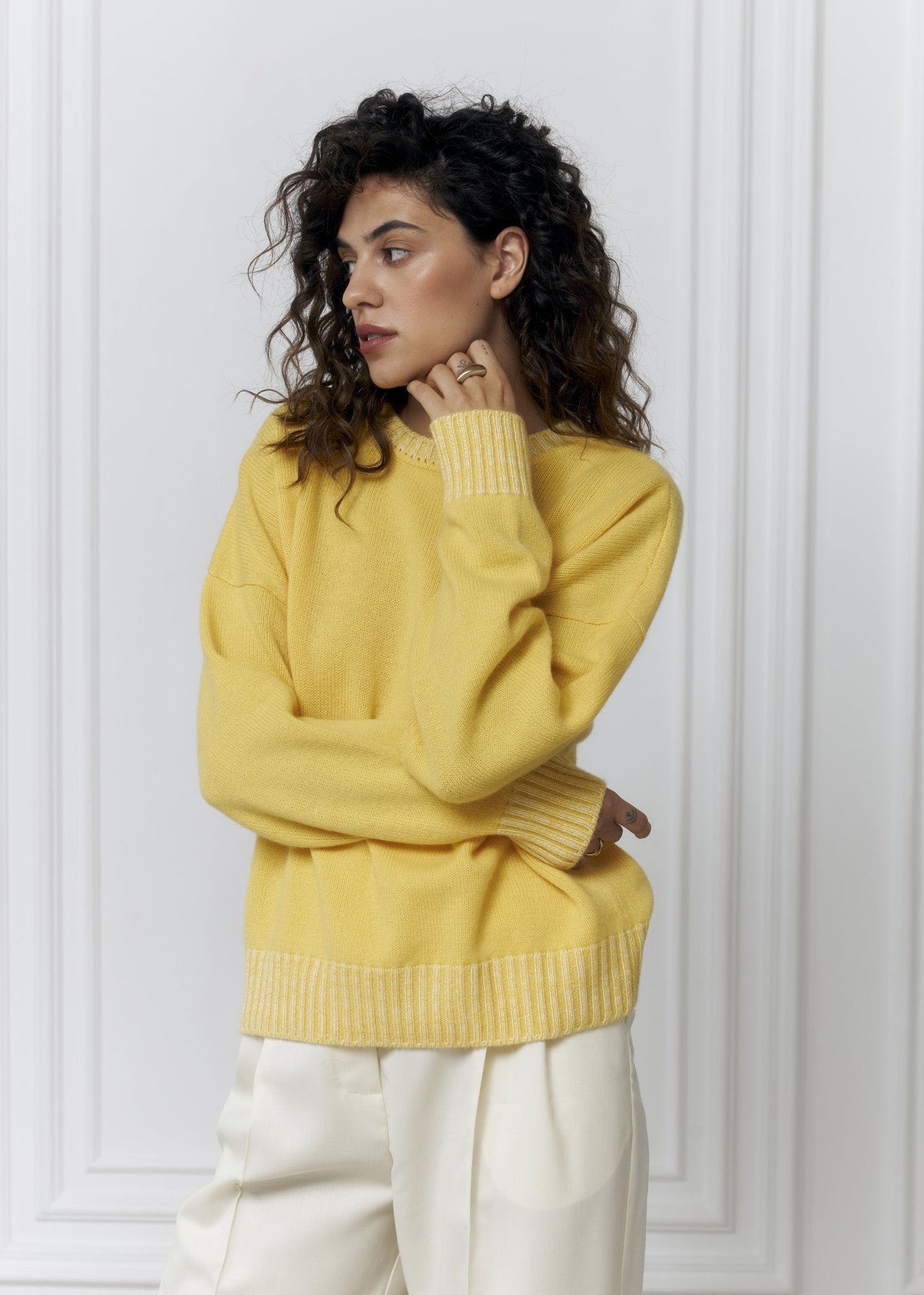 MILAVA Crew - Neck Cashmere Sweater in Yellow - NiSO