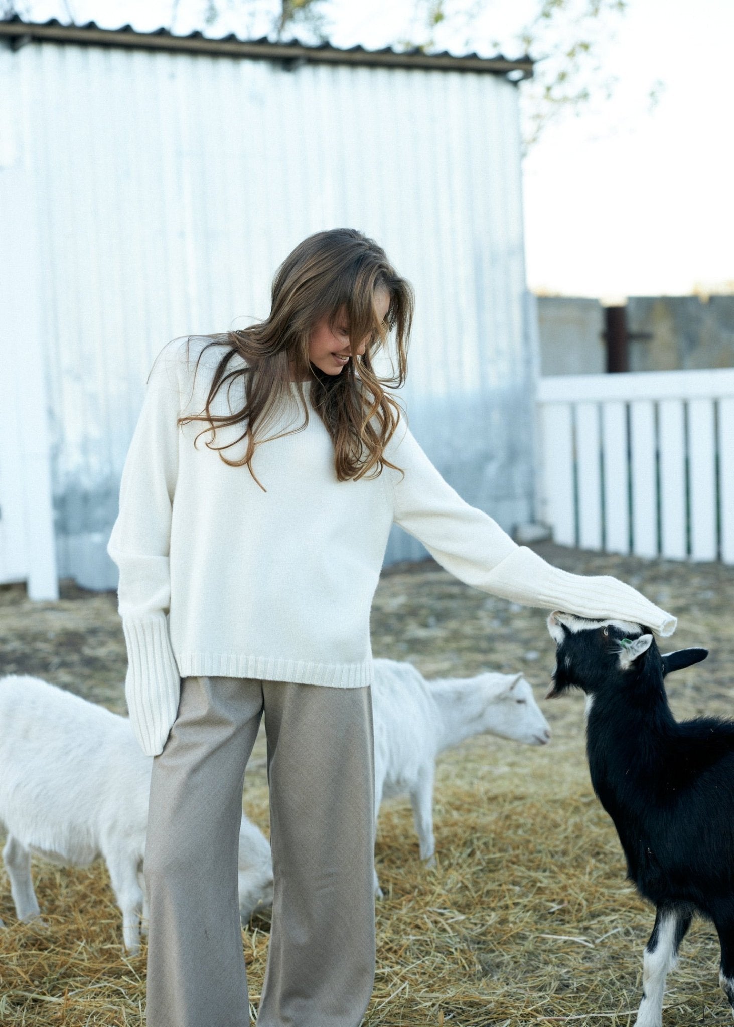 Crew - Neck 100% Cashmere Sweater in White - NiSO