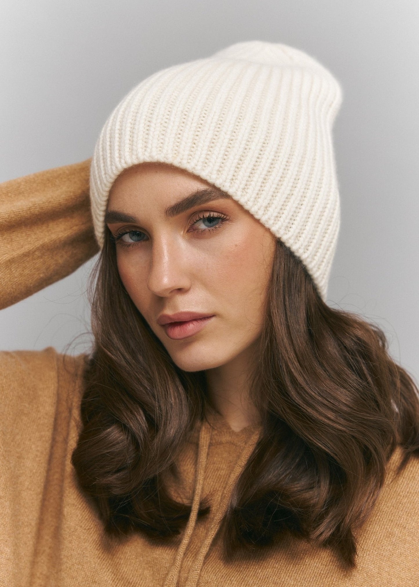 Luxurious Pure Cashmere Beanie in Sophisticated White - NiSO
