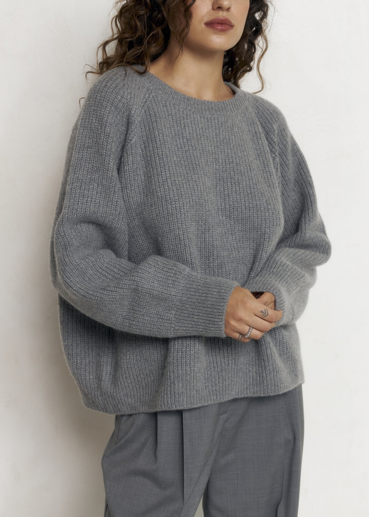 RUTA Ribbed - knit Cashmere Sweater in Gray - NiSO