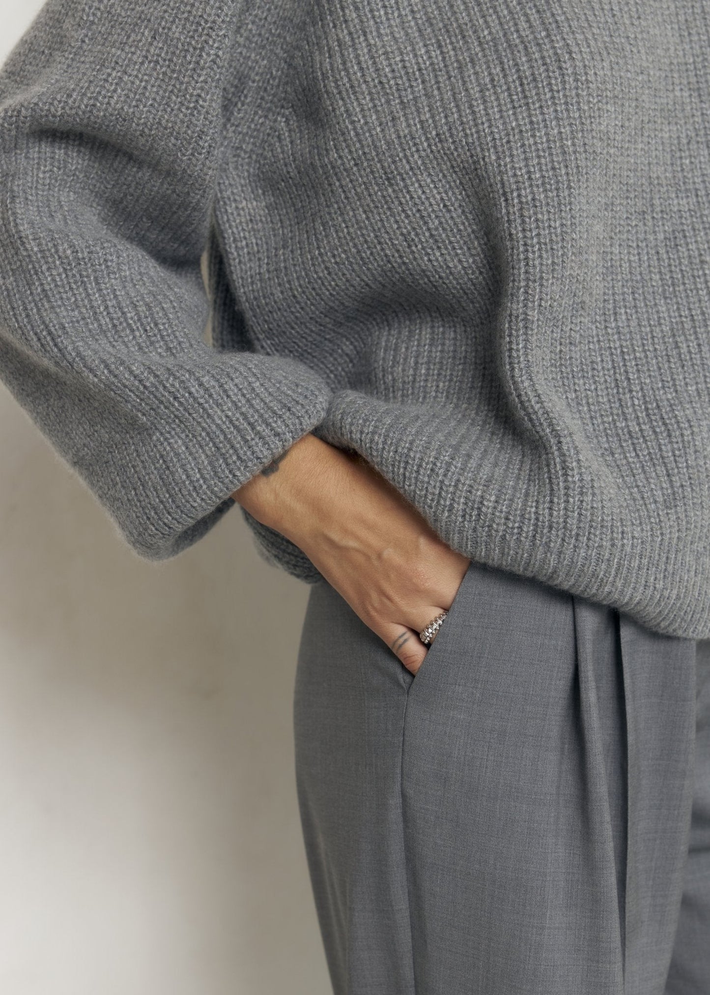 RUTA Ribbed - knit Cashmere Sweater in Gray - NiSO