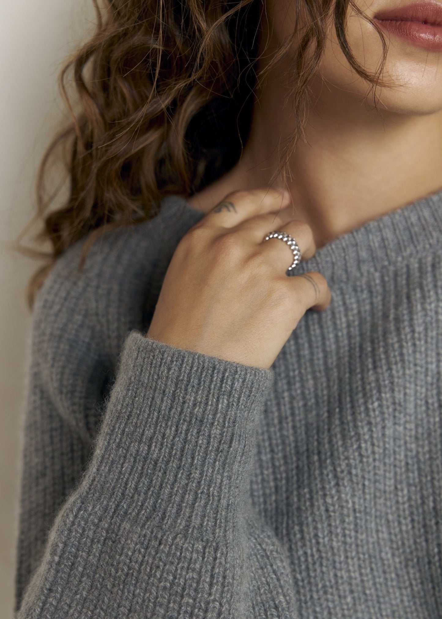 RUTA Ribbed - knit Cashmere Sweater in Gray - NiSO