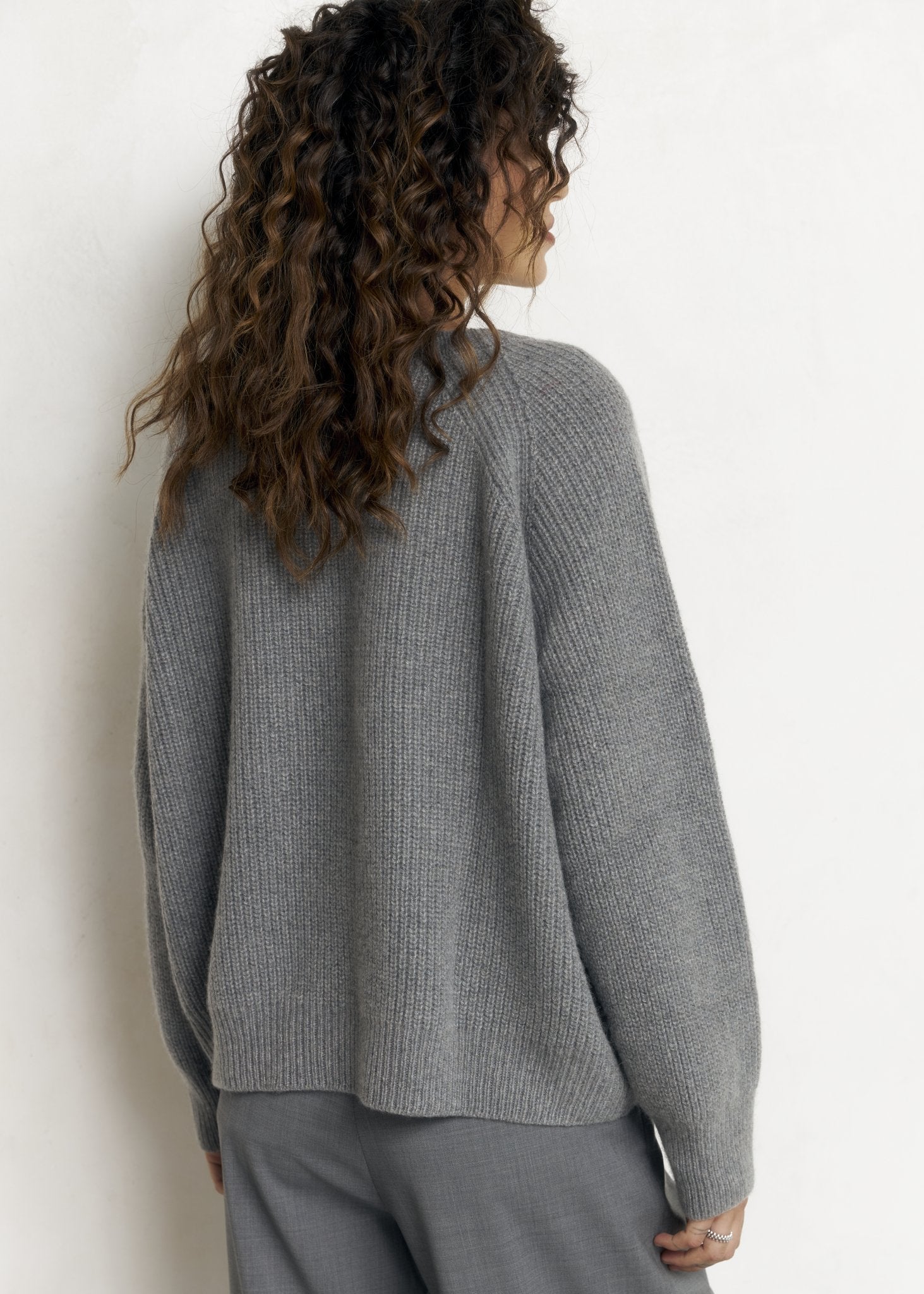 RUTA Ribbed - knit Cashmere Sweater in Gray - NiSO