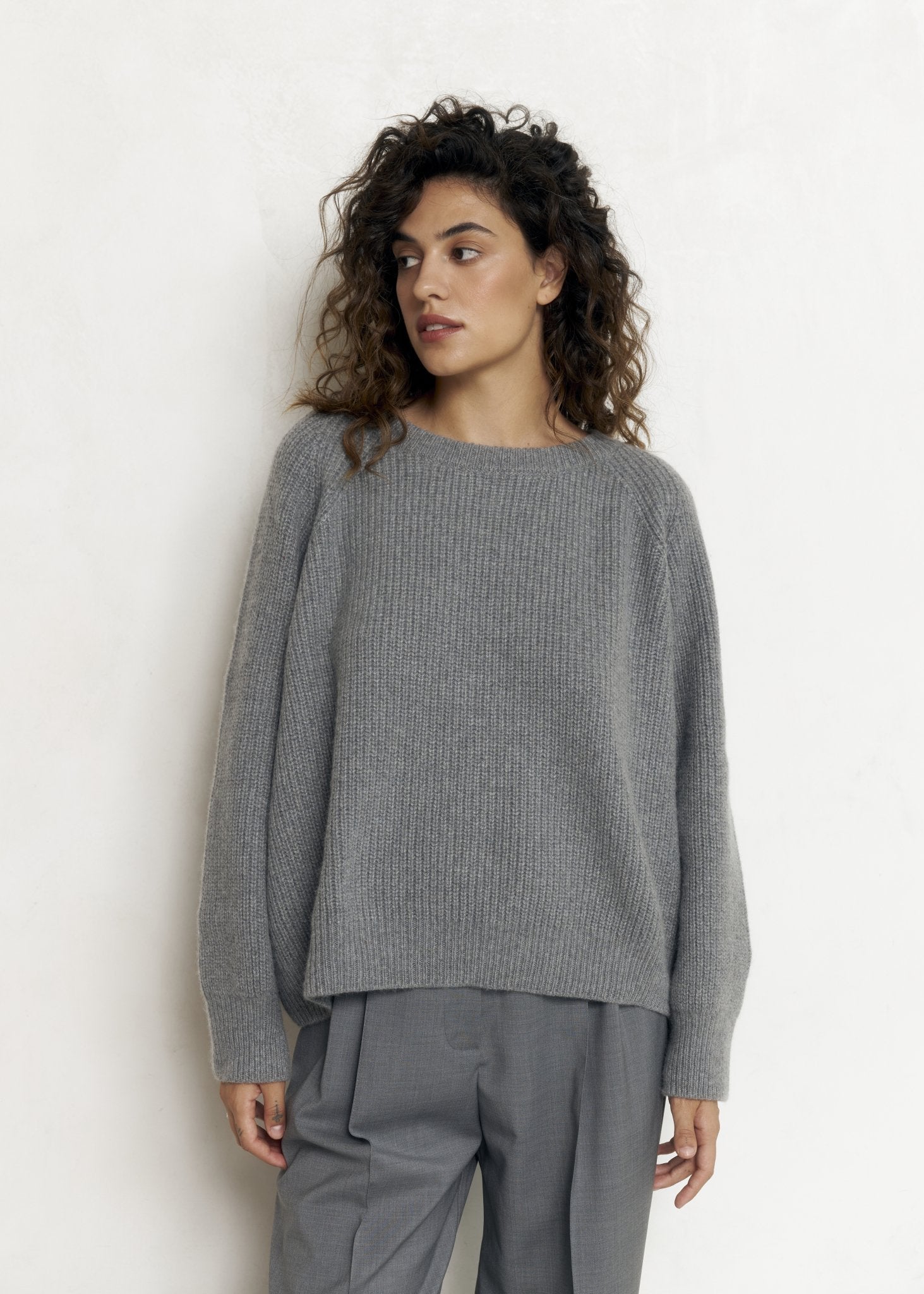 RUTA Ribbed - knit Cashmere Sweater in Gray - NiSO