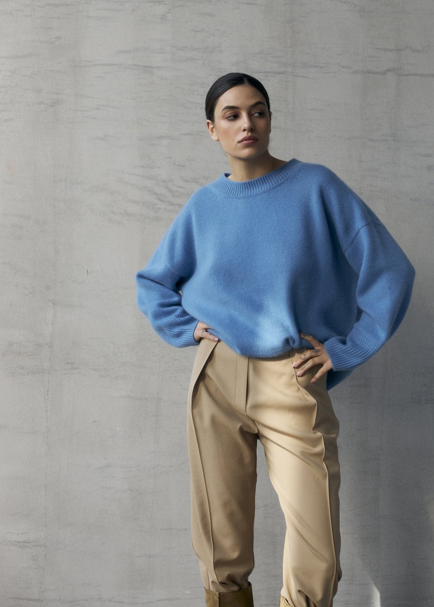 ZORIANA Crew-Neck Cashmere Sweater in Bright Blue - NiSO