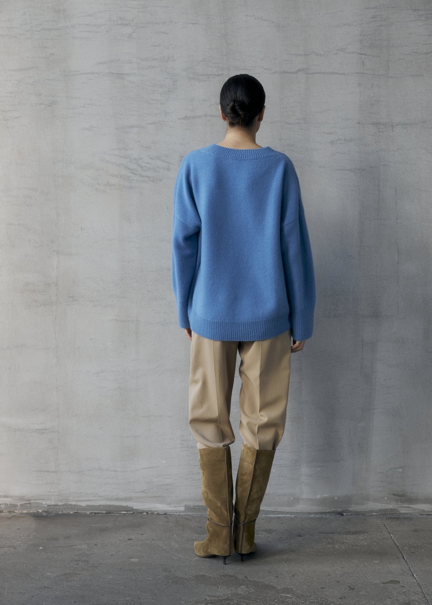 ZORIANA Crew-Neck Cashmere Sweater in Bright Blue - NiSO