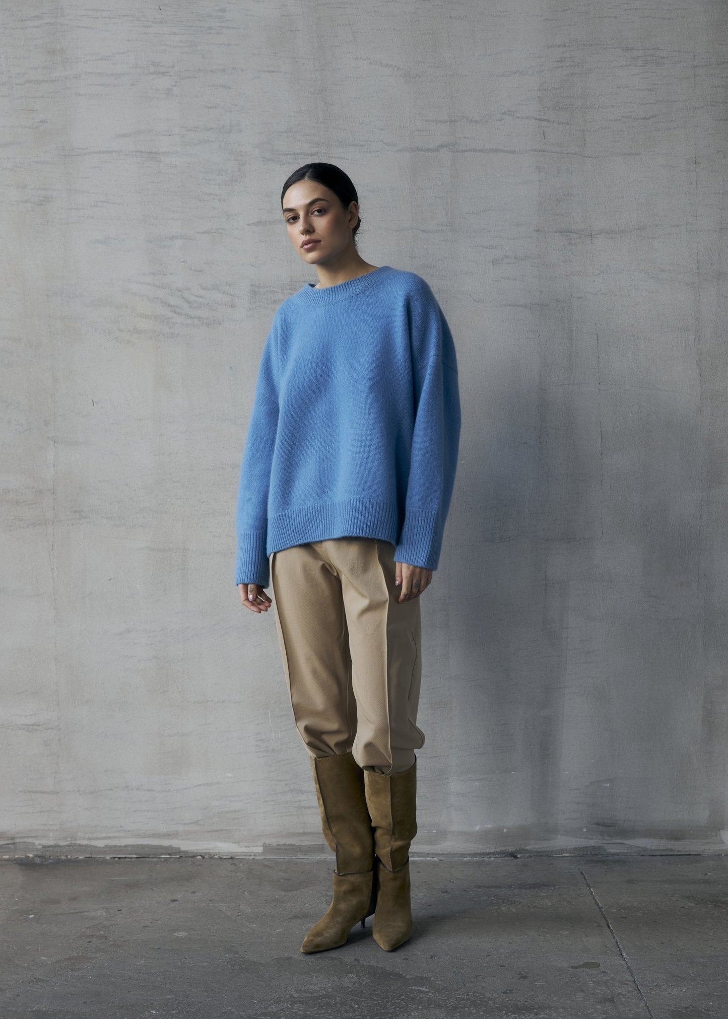 ZORIANA Crew-Neck Cashmere Sweater in Bright Blue - NiSO
