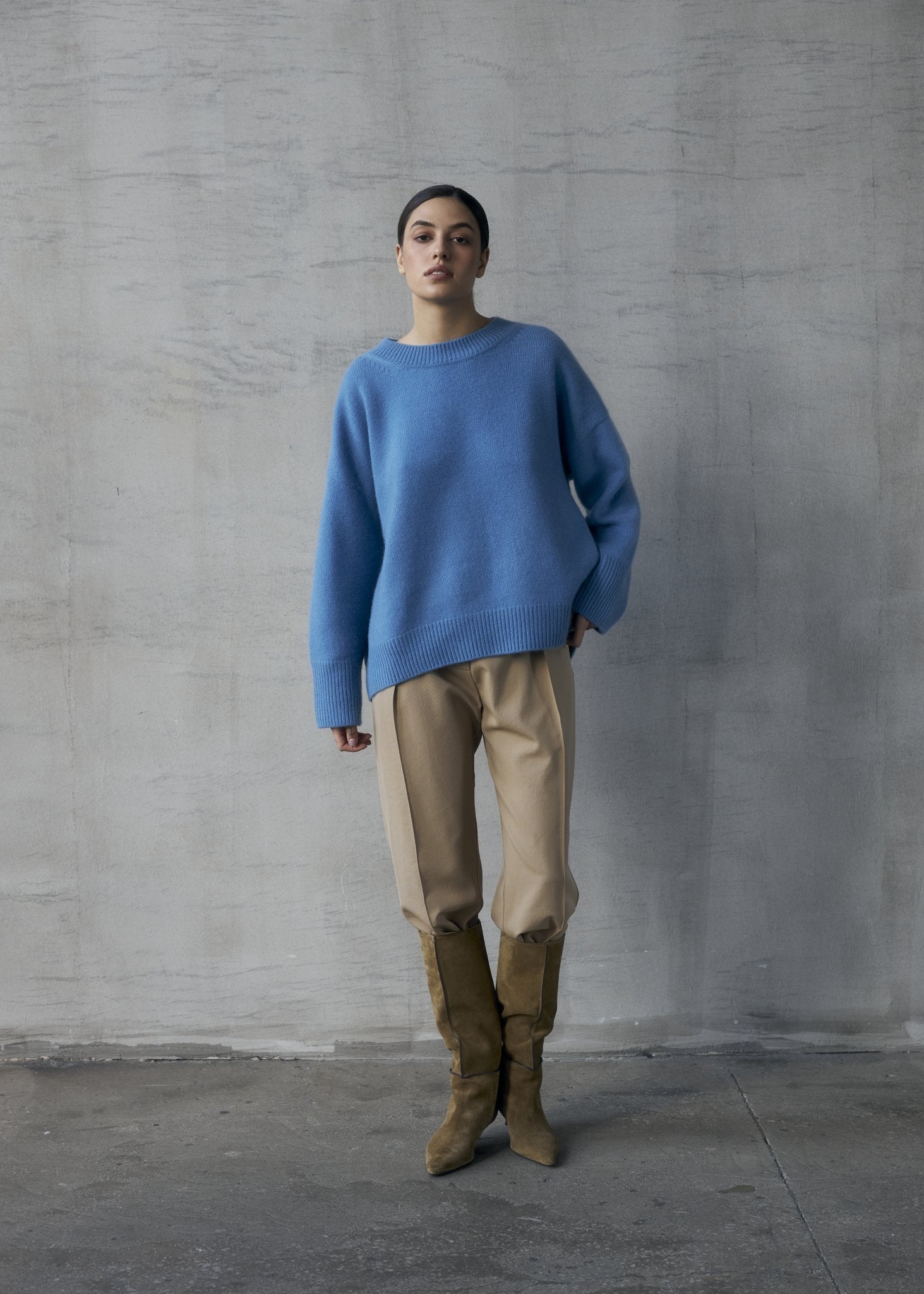 ZORIANA Crew-Neck Cashmere Sweater in Bright Blue - NiSO