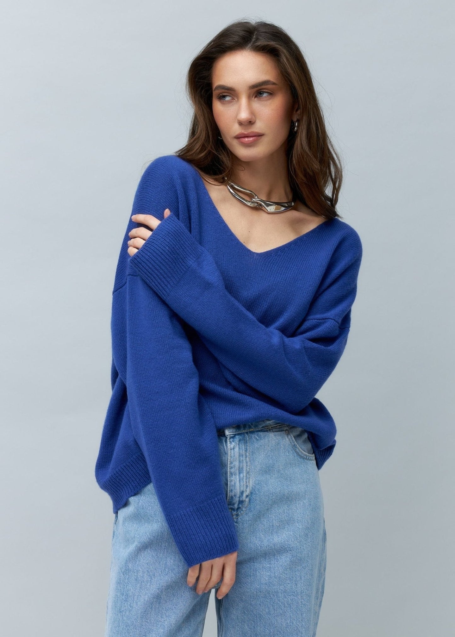 V - Neck 100% Cashmere Sweater in Navy - NiSO