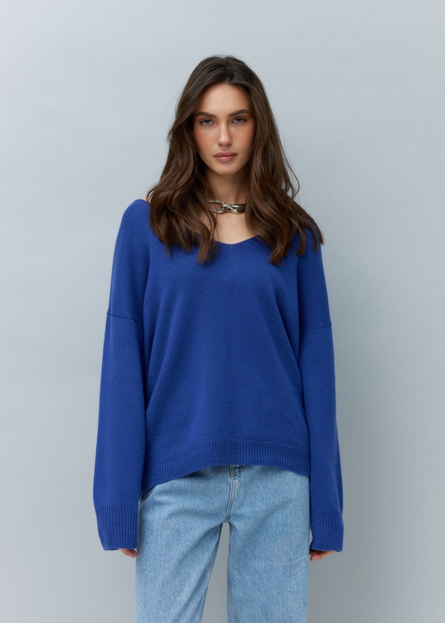 V - Neck 100% Cashmere Sweater in Navy - NiSO