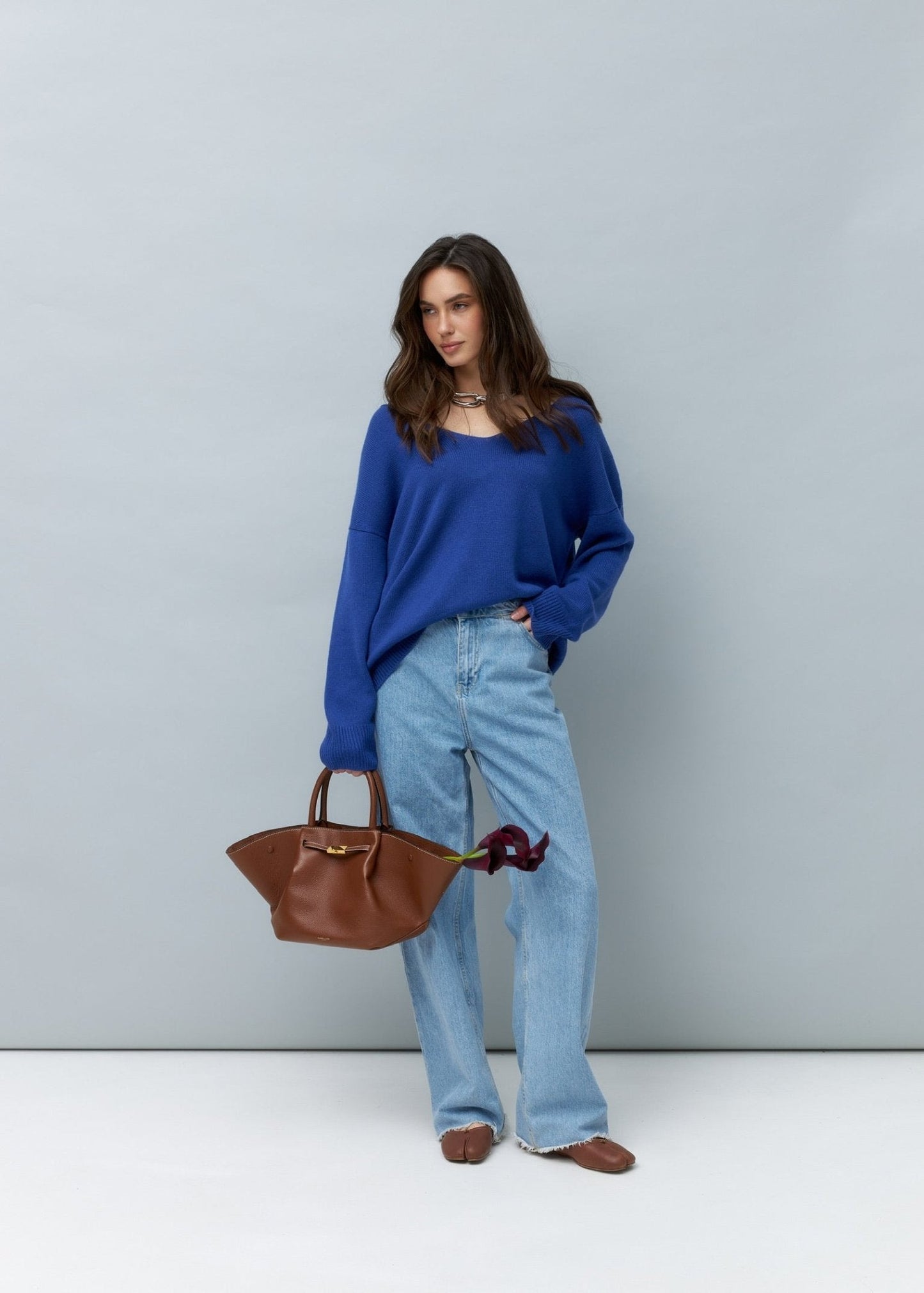 V - Neck 100% Cashmere Sweater in Navy - NiSO